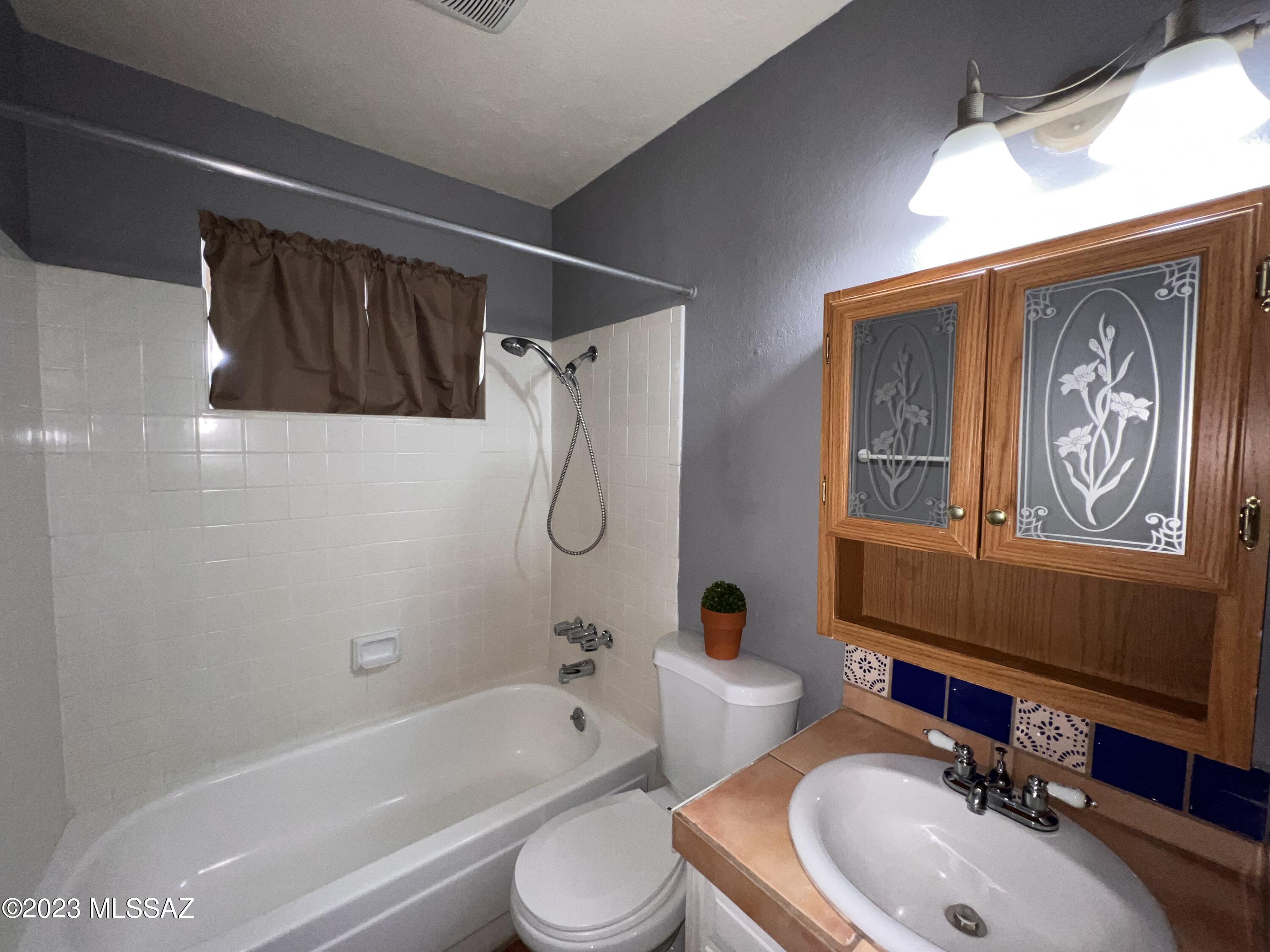 Twin Lakes (1-148) - Residential Lease