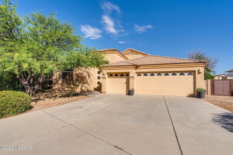 Photo of 420 W Lexington Street, Vail, AZ 85641 (MLS # 22620965)