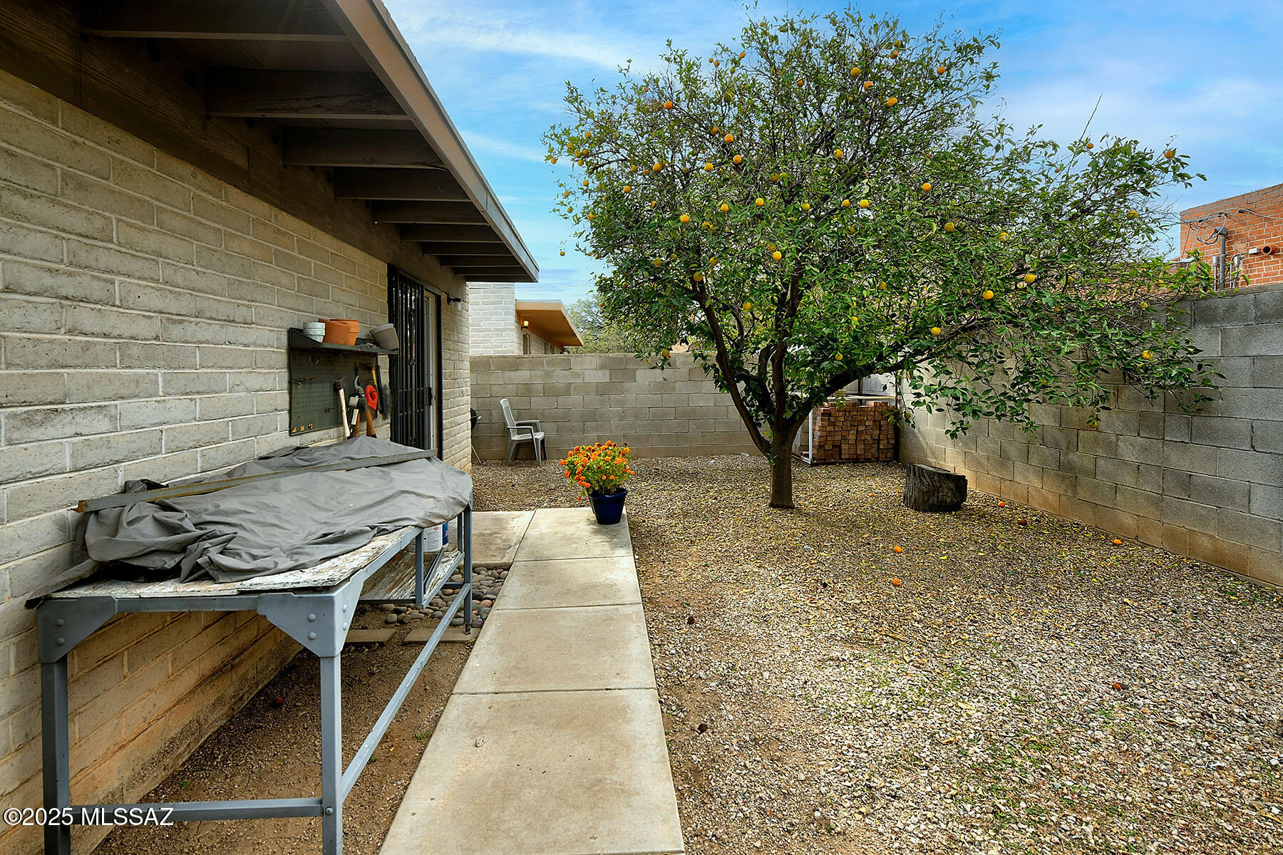 1661&1663 N Catalina Avenue