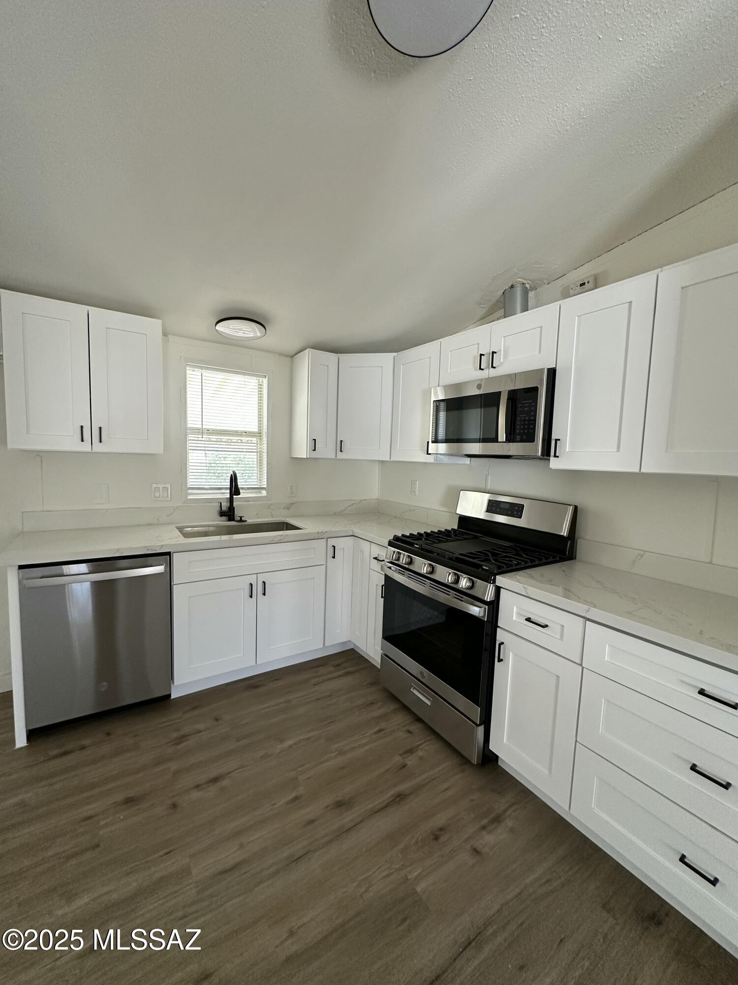 201 N Catalina Avenue