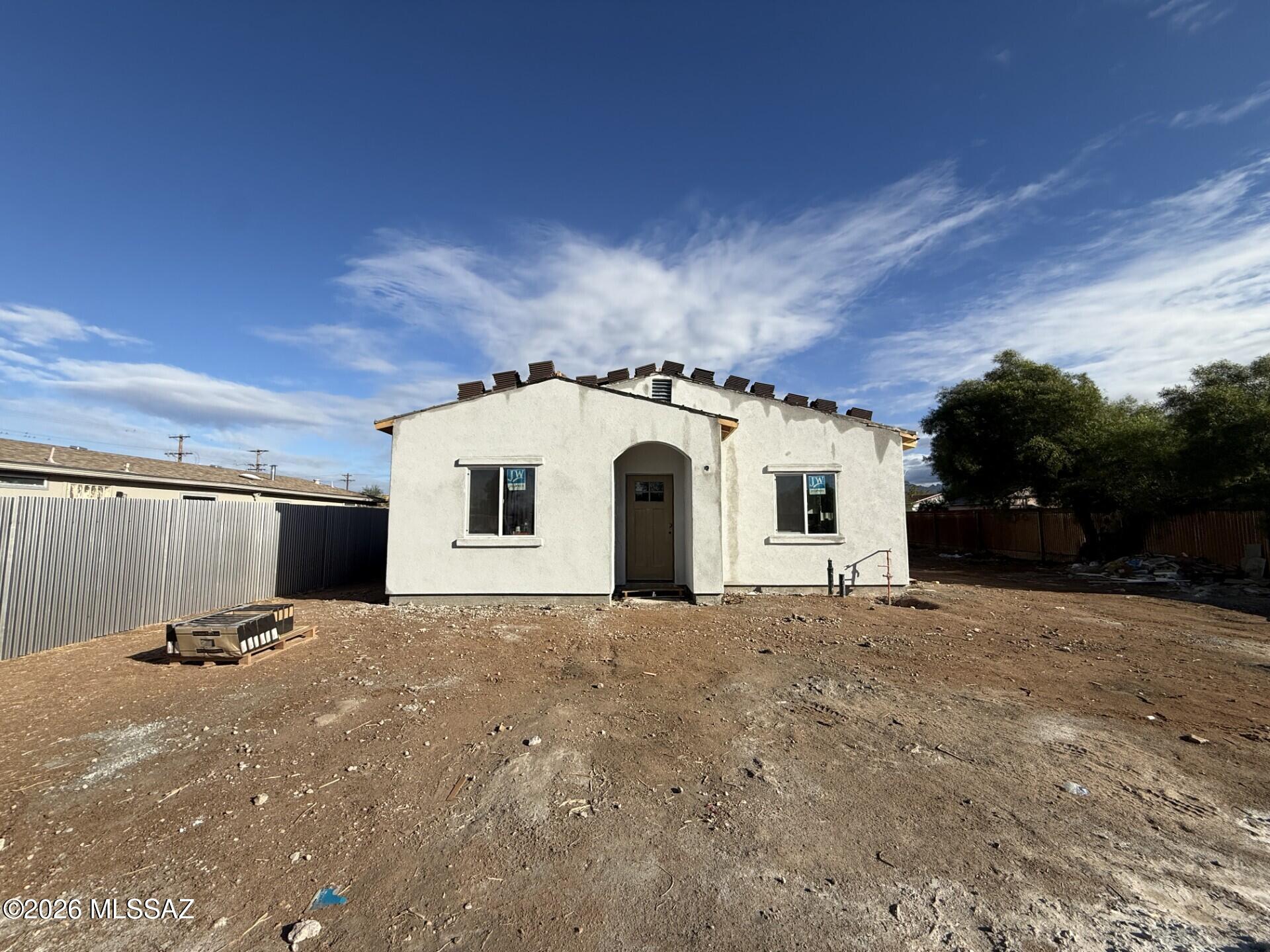 822 W Florence Street