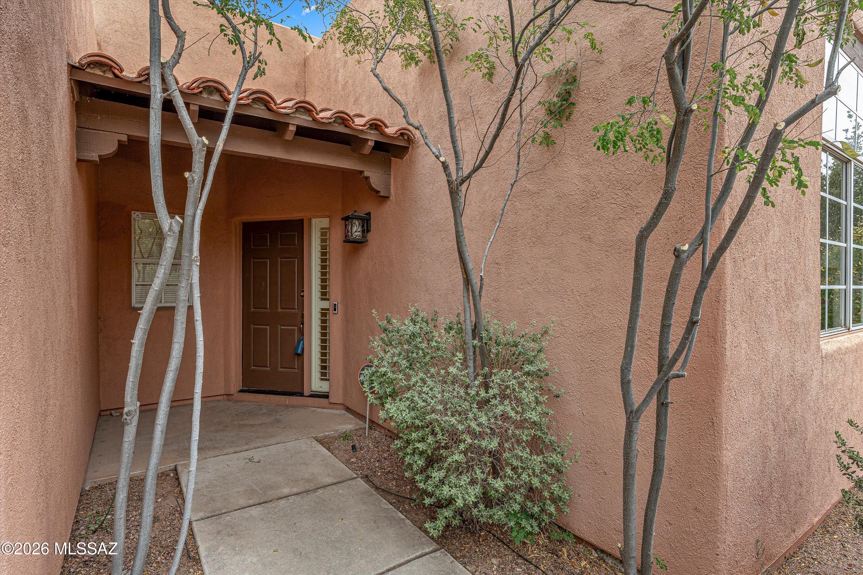 3778 N Camino Leamaria