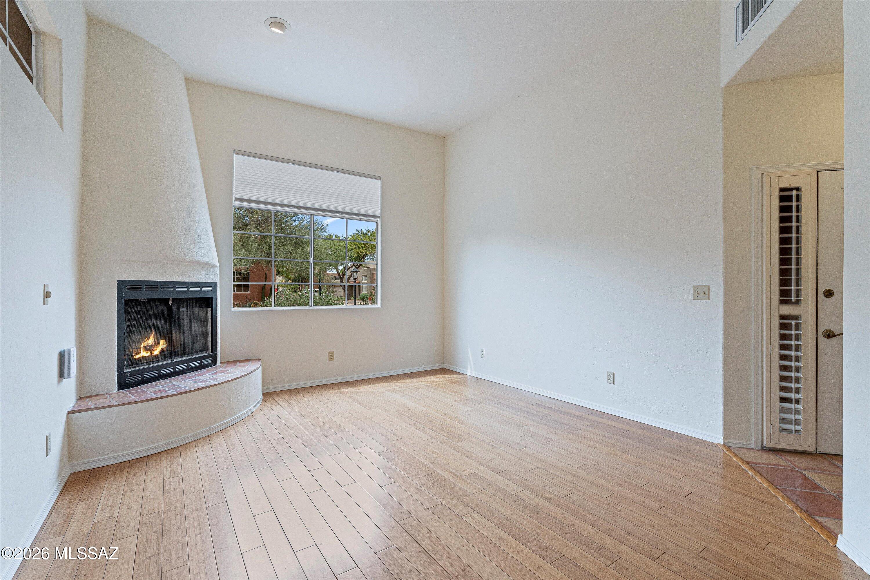 3778 N Camino Leamaria