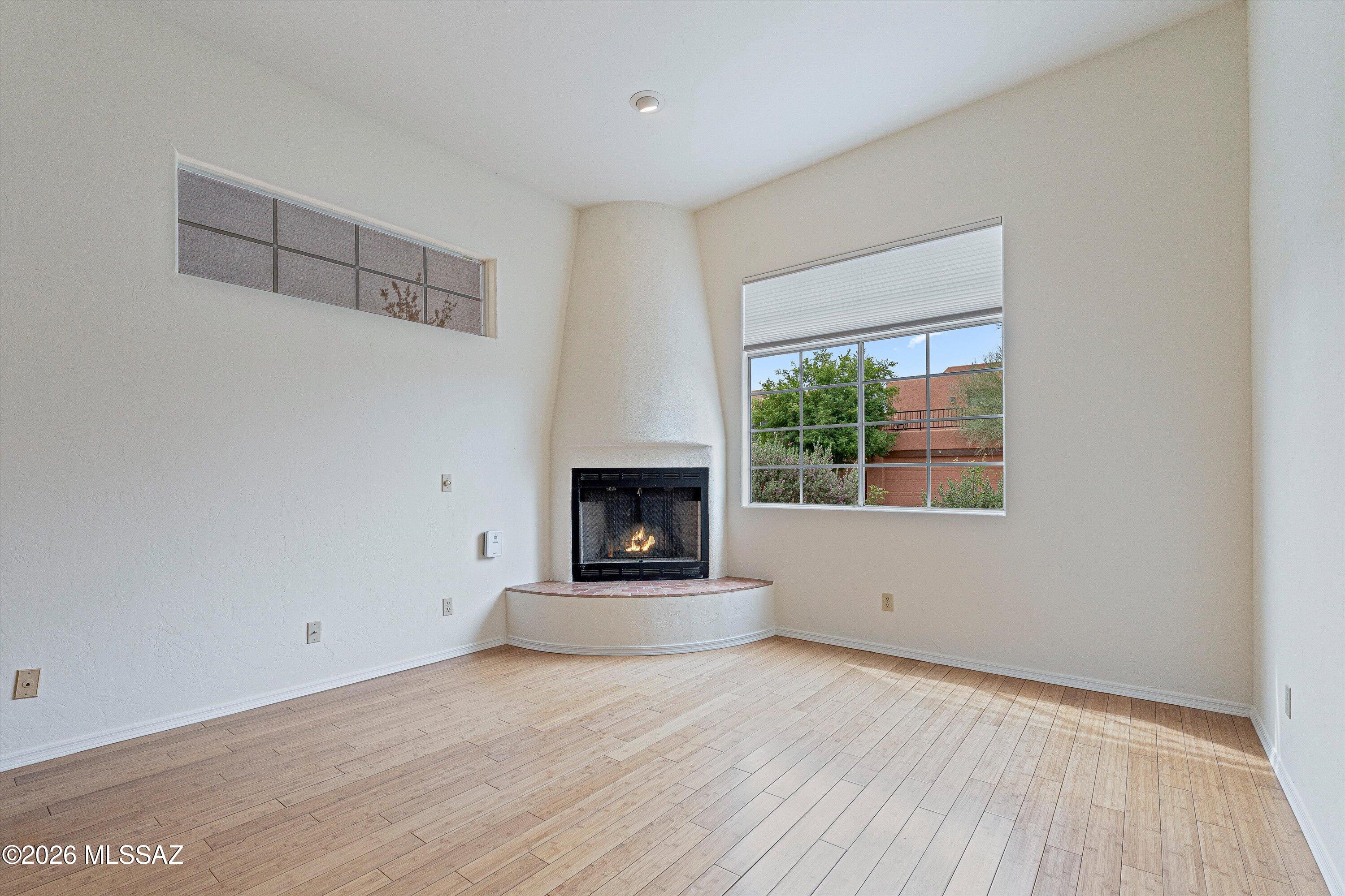 3778 N Camino Leamaria