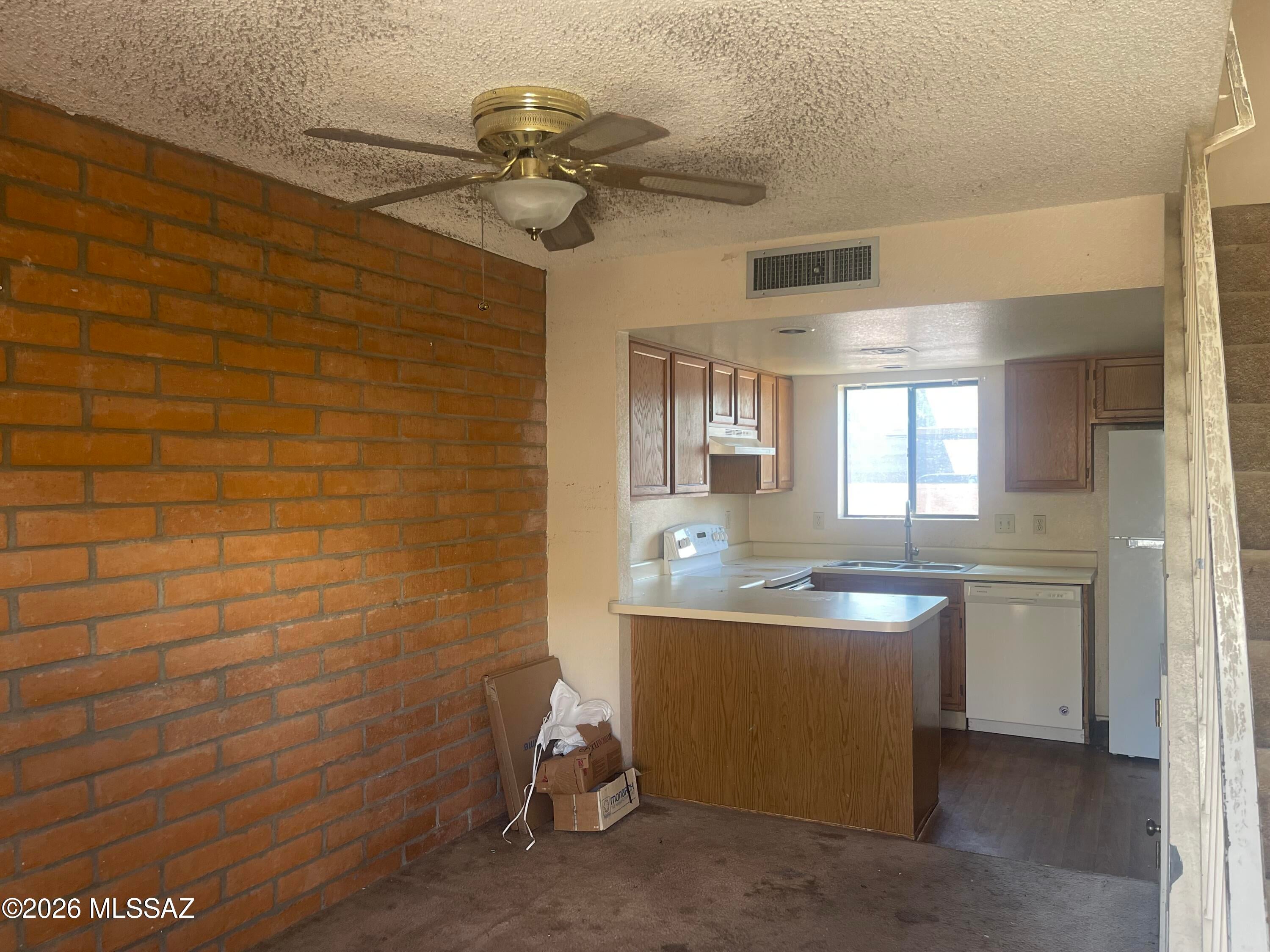 122 E Pastime Road