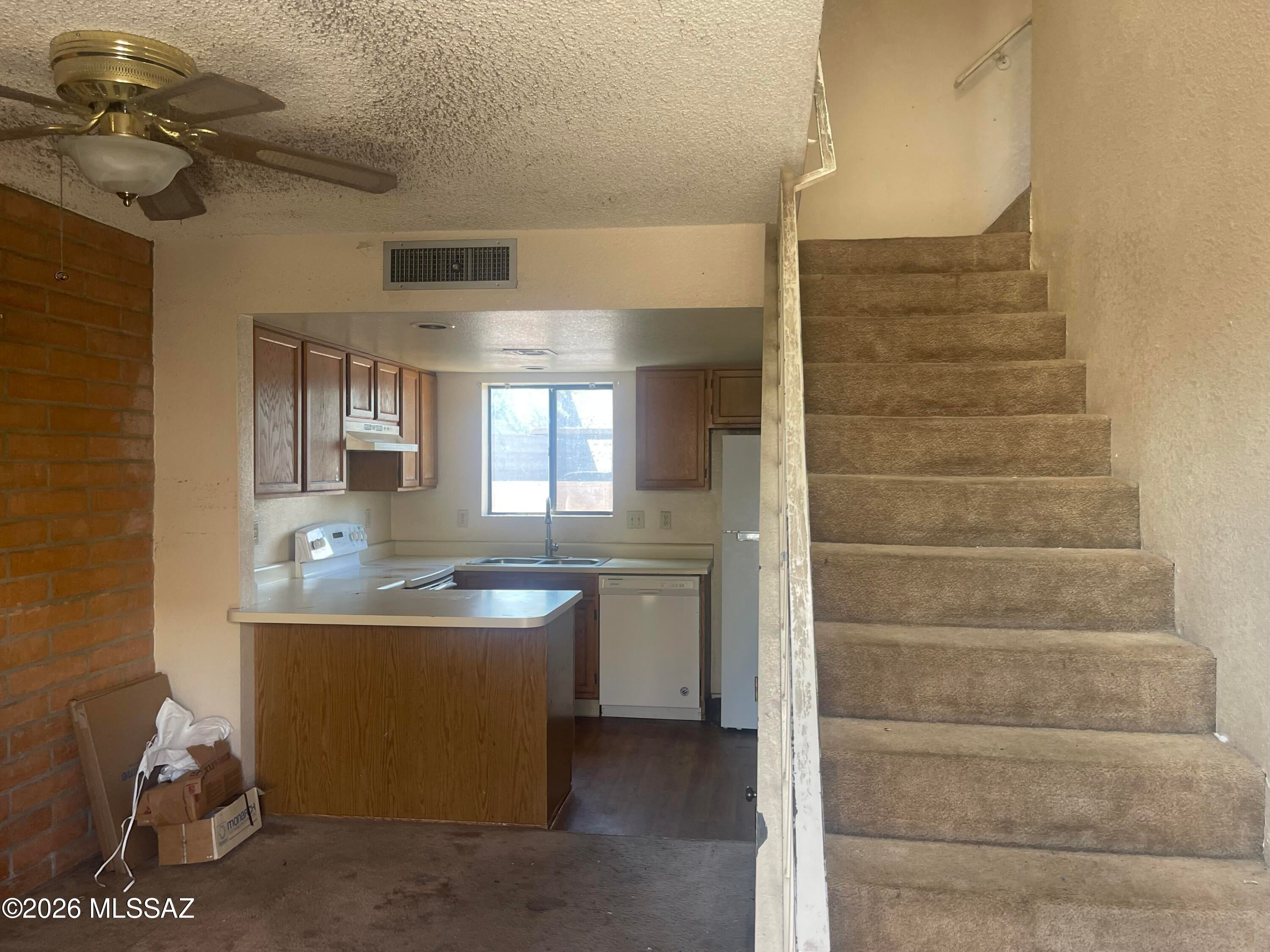 122 E Pastime Road