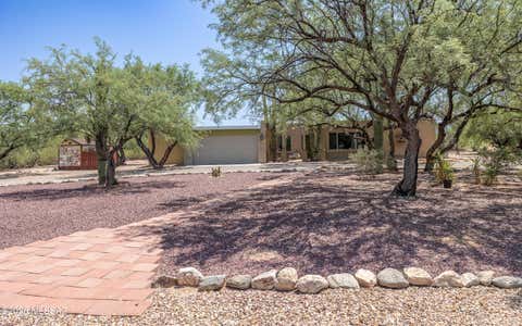 Photo of 2942 N Longhorn Drive, Tucson, AZ 85749 (MLS # 22620196)