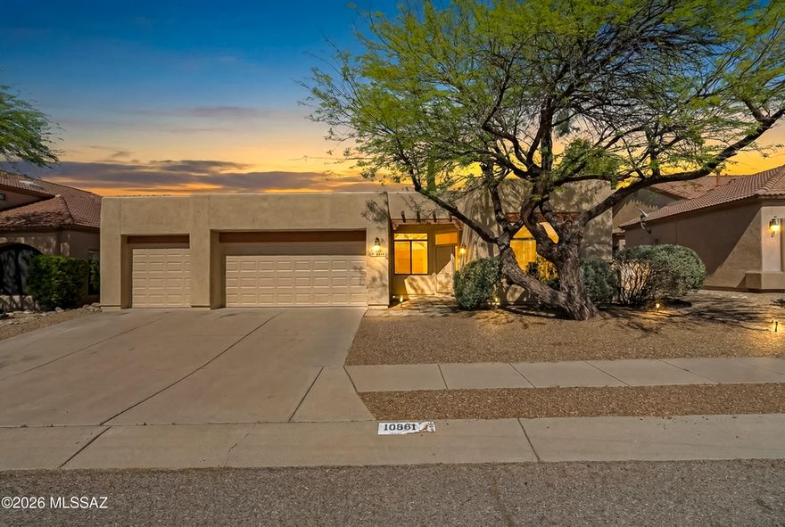 Silverado Hills -- the crown jewel of the east side, where winding streets, stately homes, & natural open space create a neighborhood unlike any other. SINGLE STORY 4 Br, split plan! Thoughtfully updated - top to bottom! The Big-Ticket Items ARE ALREADY DONE! New Carpet; Fresh Int & Ext paint; New appl: ROOF 2yr Warranty; New high-end, Clopay Gar doors w/smart openers! Enjoy Total Comfort: 2021 Gas HVAC controlled by Ecobee thermostat! Front door opens to an immense, light-filled living rm, high ceilings w/OVERSIZED windows that you don't find new homes. Archway opens to kitchen/family rm. French doors to screened patio! Peaceful north-facing yard w/screened & flagstone patios &privacy wall creates the outdoor retreat. Luxurious primary suite, garden soaking tub, walk-in shower w/seat.