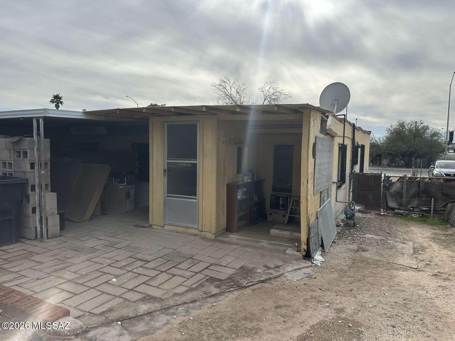 814 W Budmoore Terrace