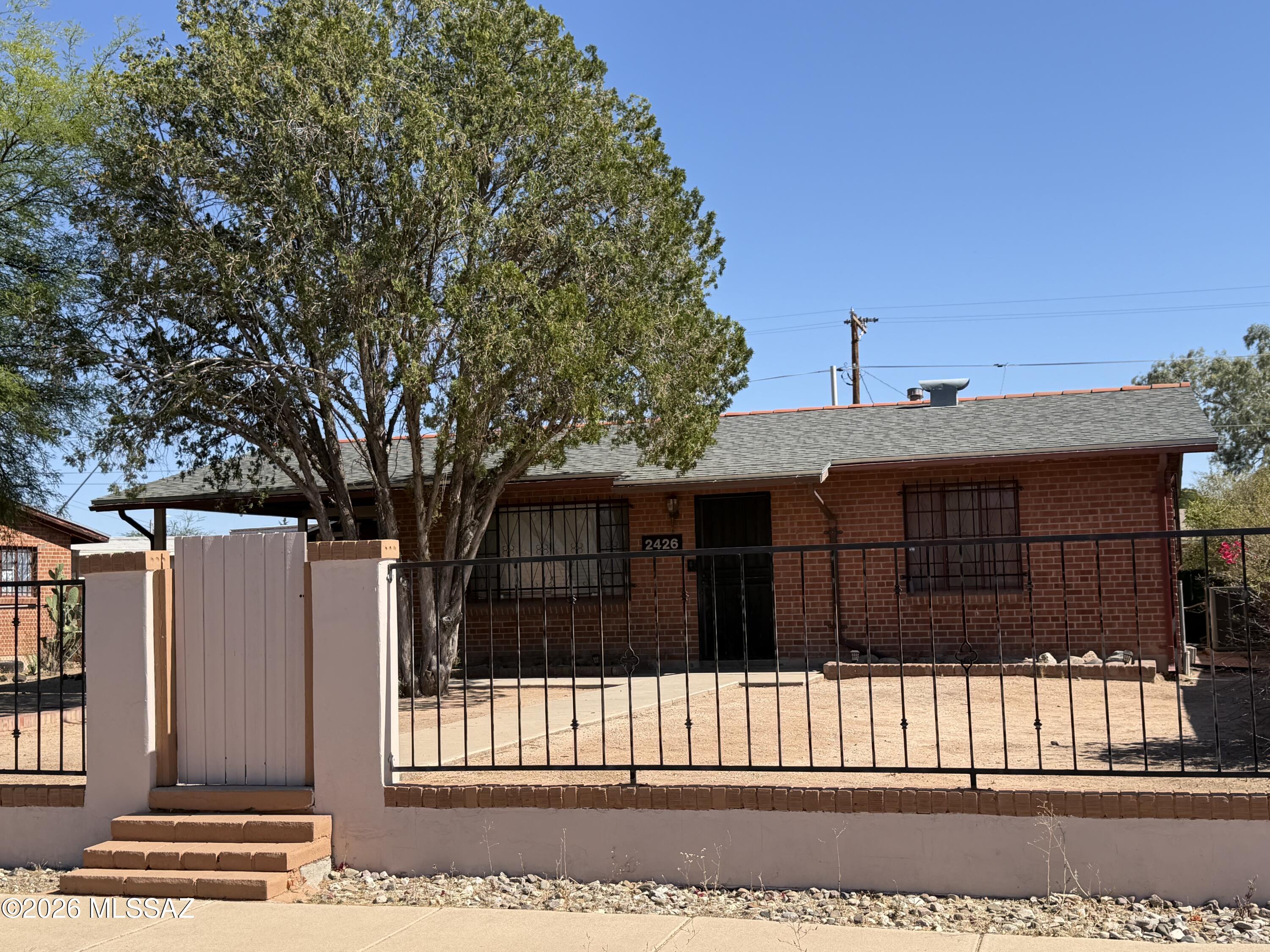 Country Club Manor - Residential