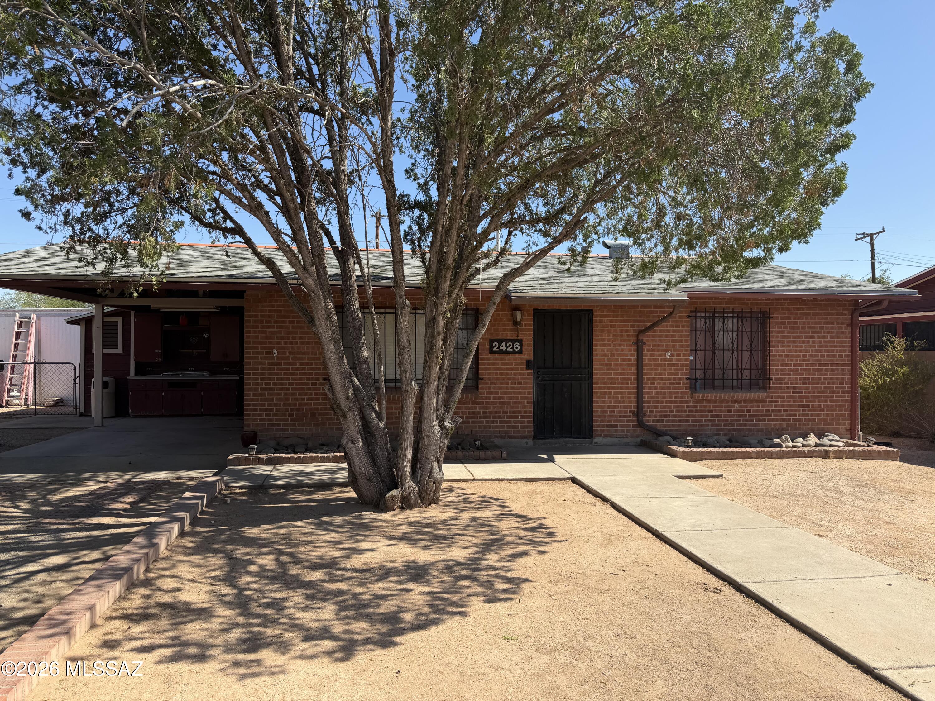 Country Club Manor - Residential