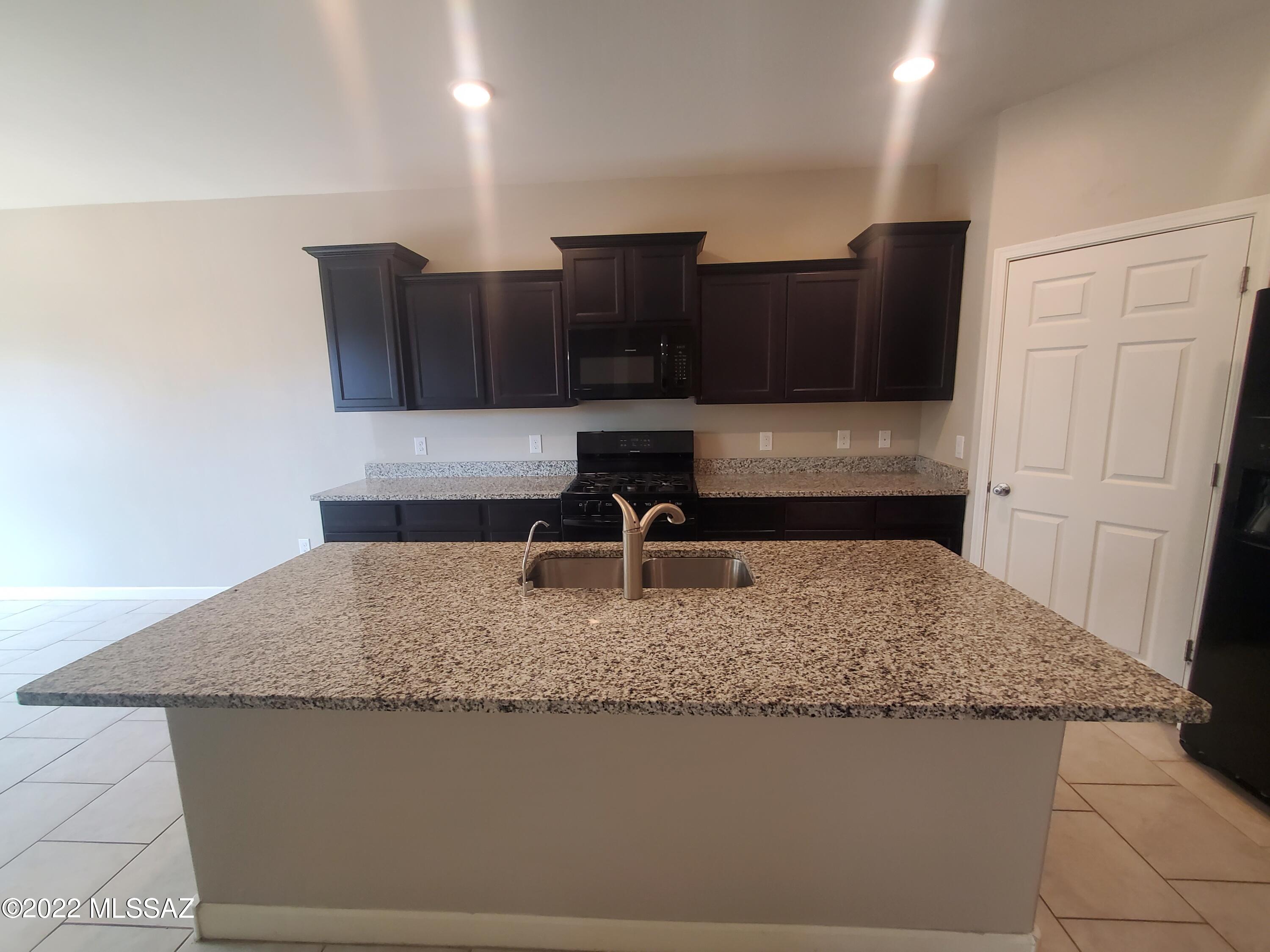 Vista Del Lago Norte SQ20140780198 - Residential