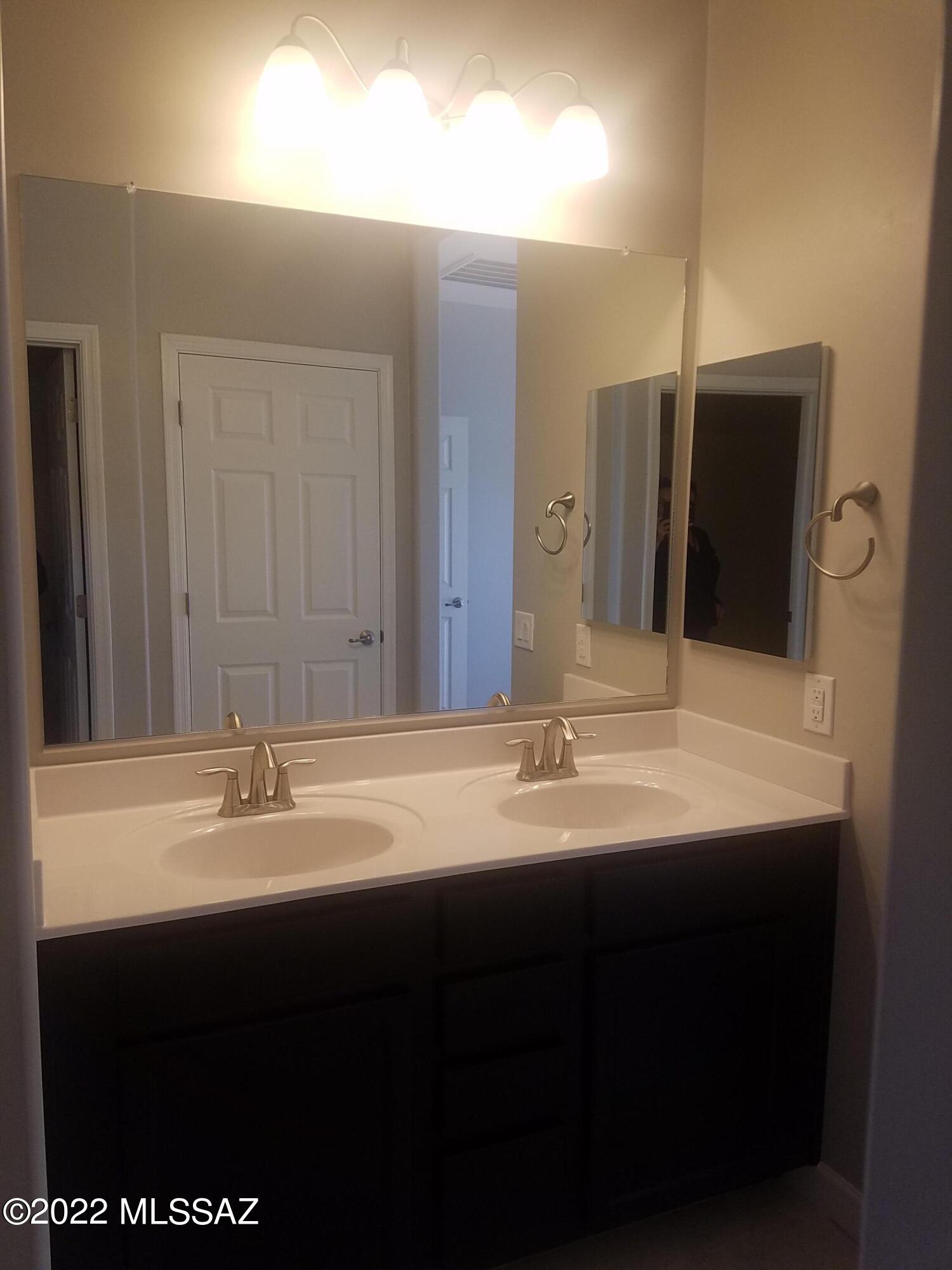 Vista Del Lago Norte SQ20140780198 - Residential