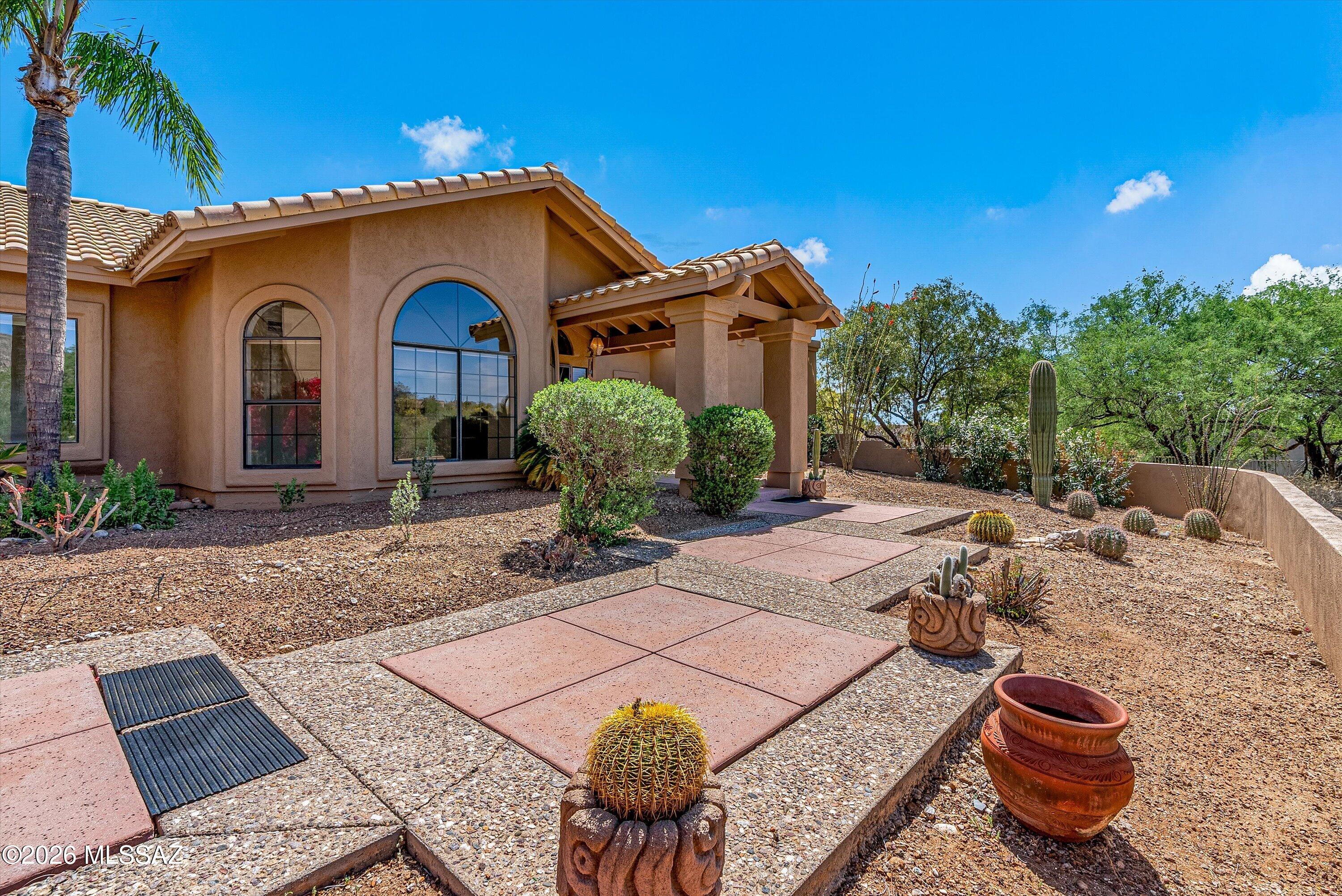 6340 N Valley View Road