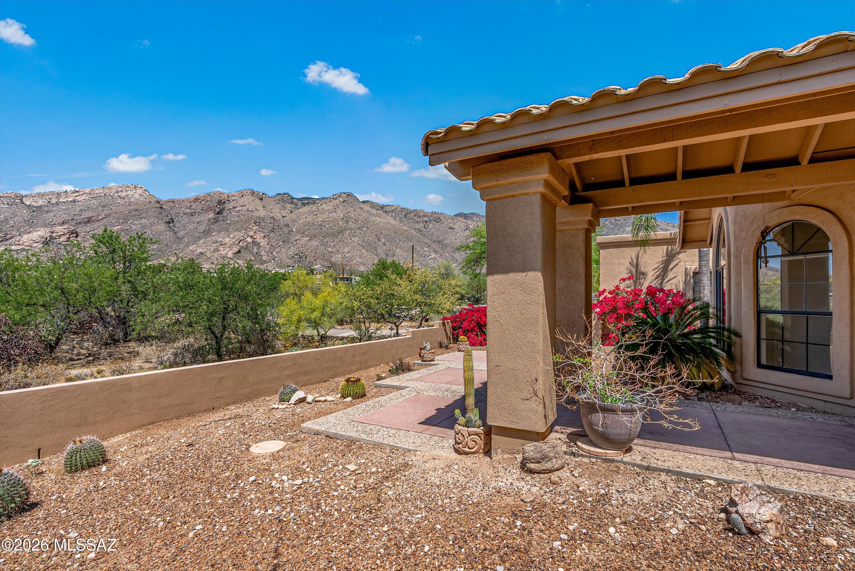 6340 N Valley View Road