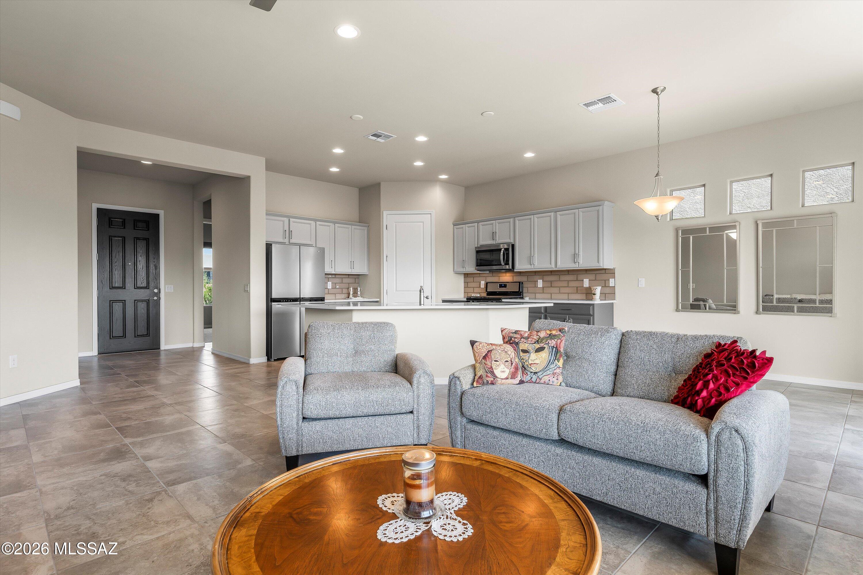 870 N Camino Cerro Morado