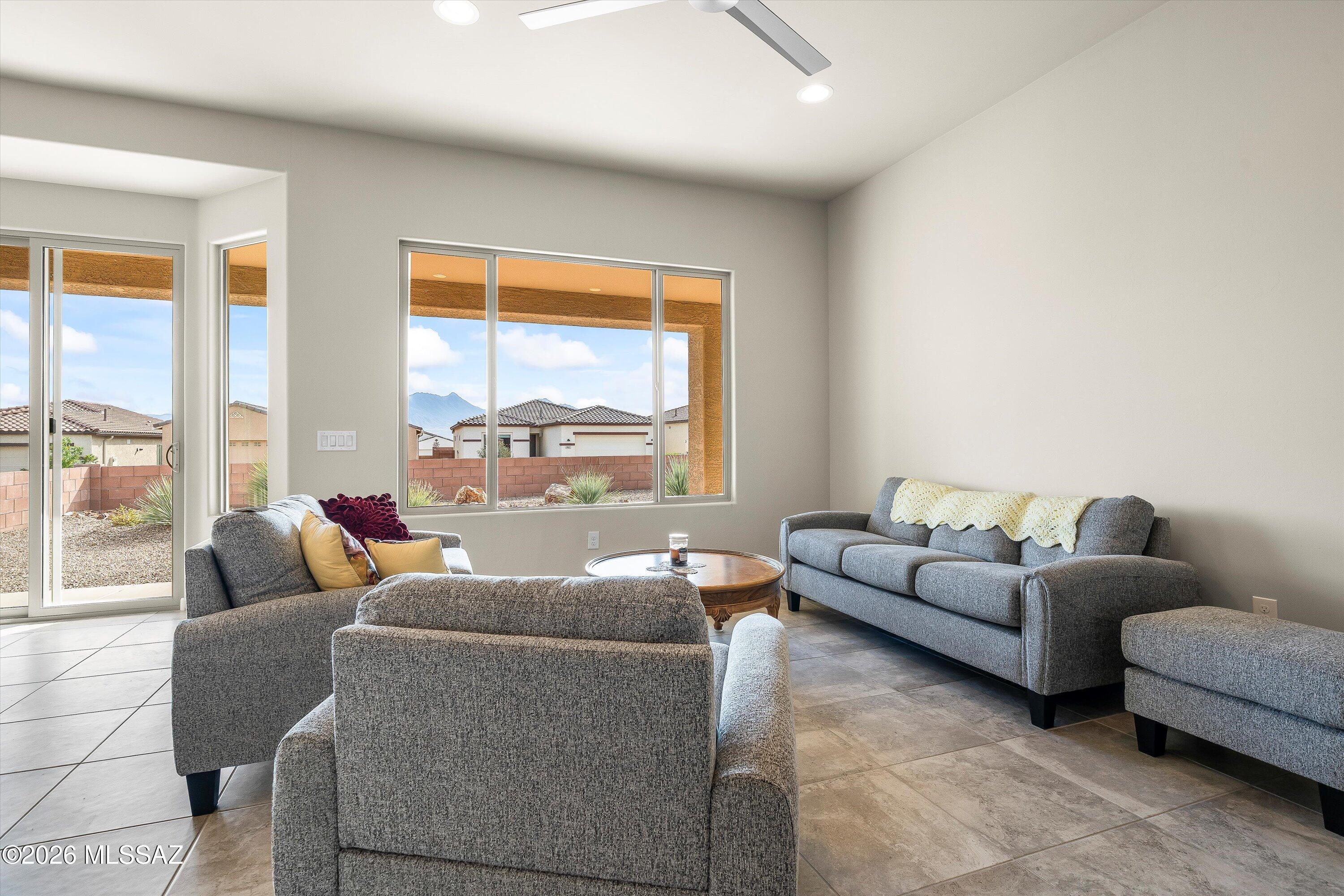 870 N Camino Cerro Morado