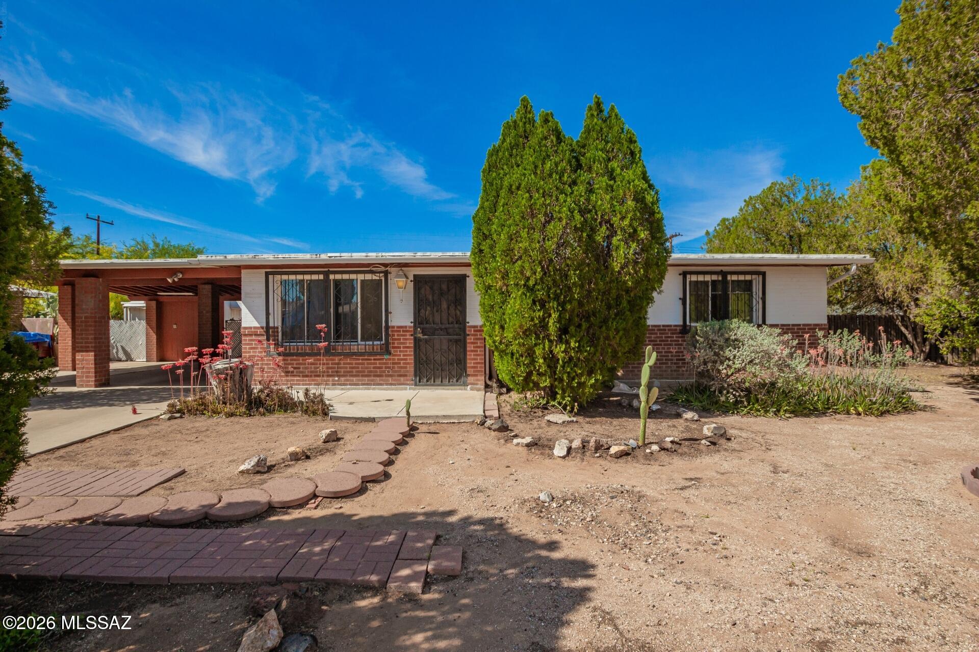6470 E Calle Luna