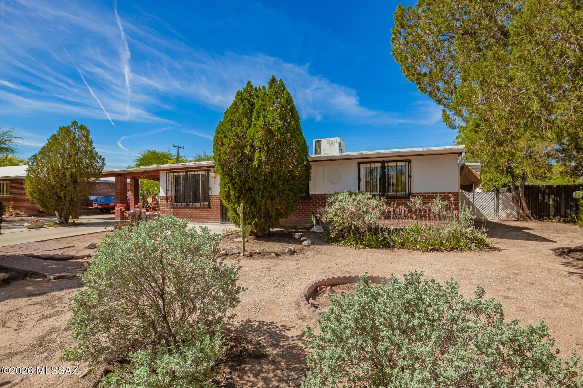 6470 E Calle Luna