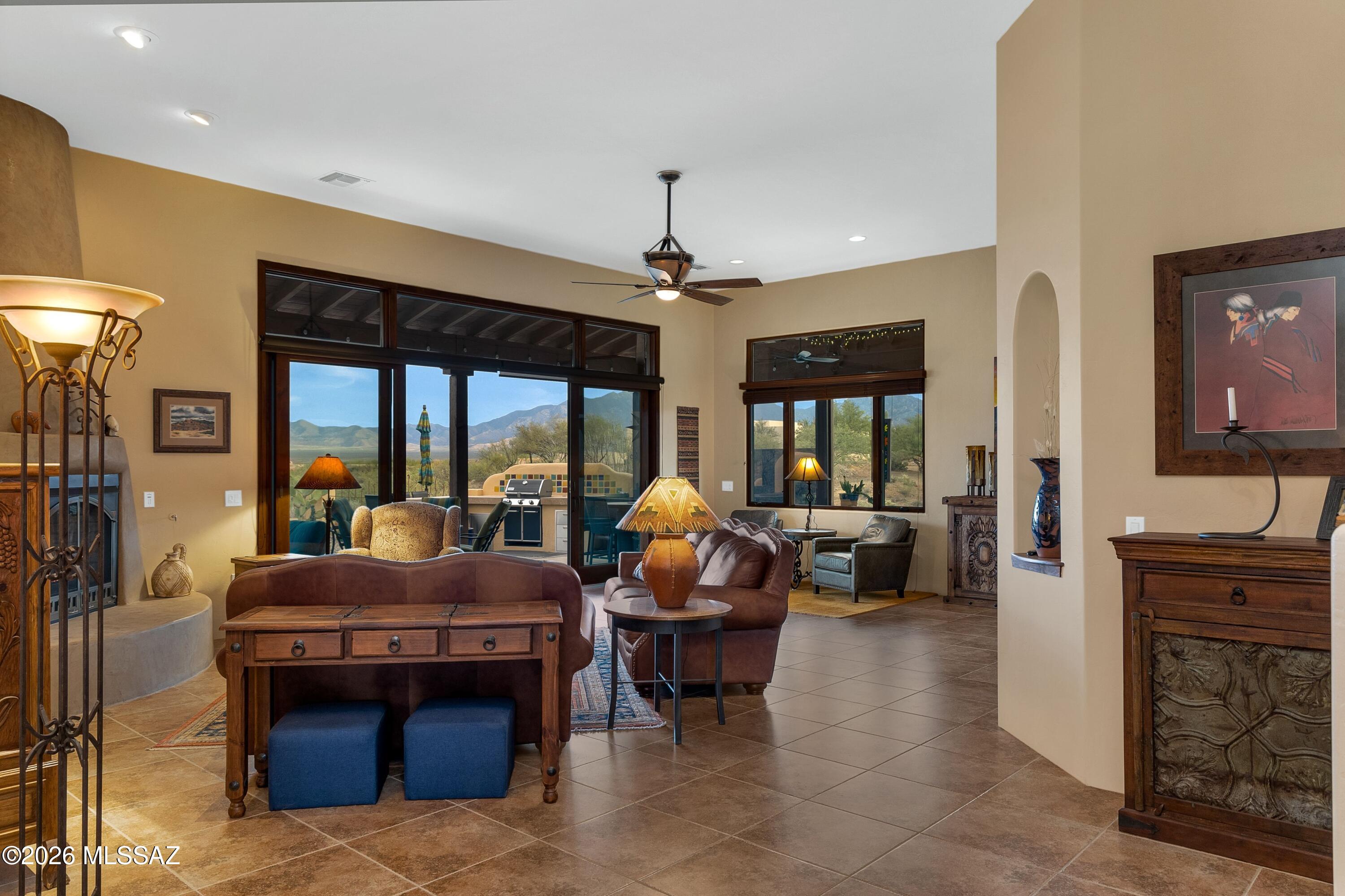 916 W Placita Quieta