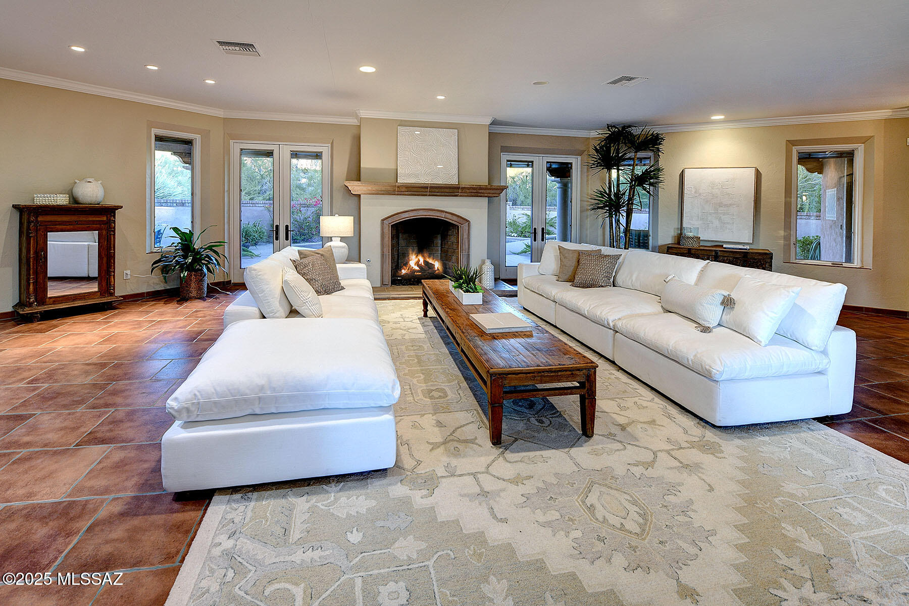 3613 E Placita Lindura