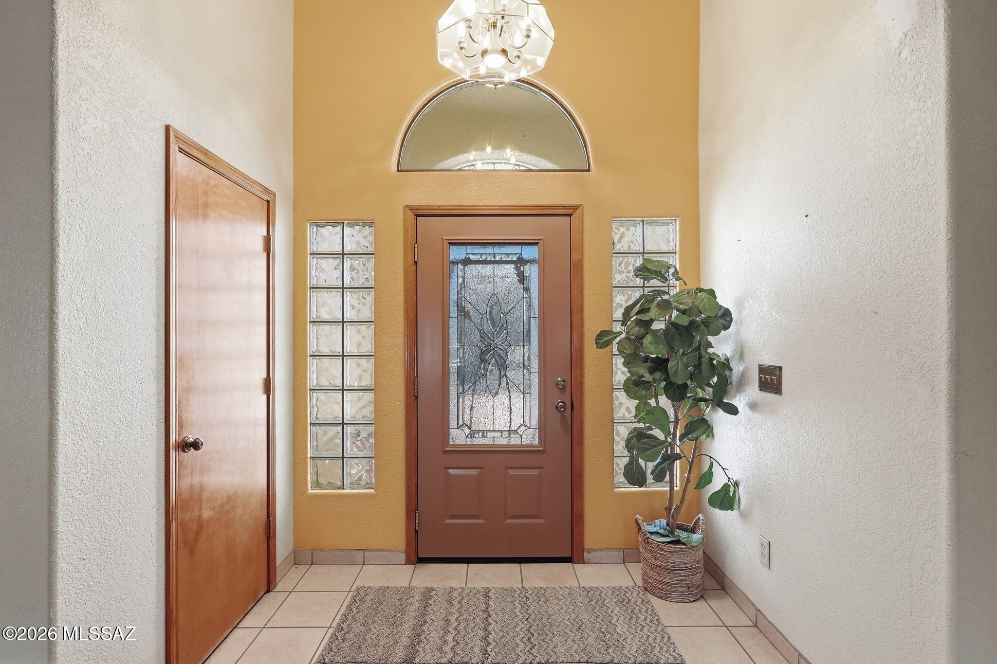 1430 W Via Ventajosa