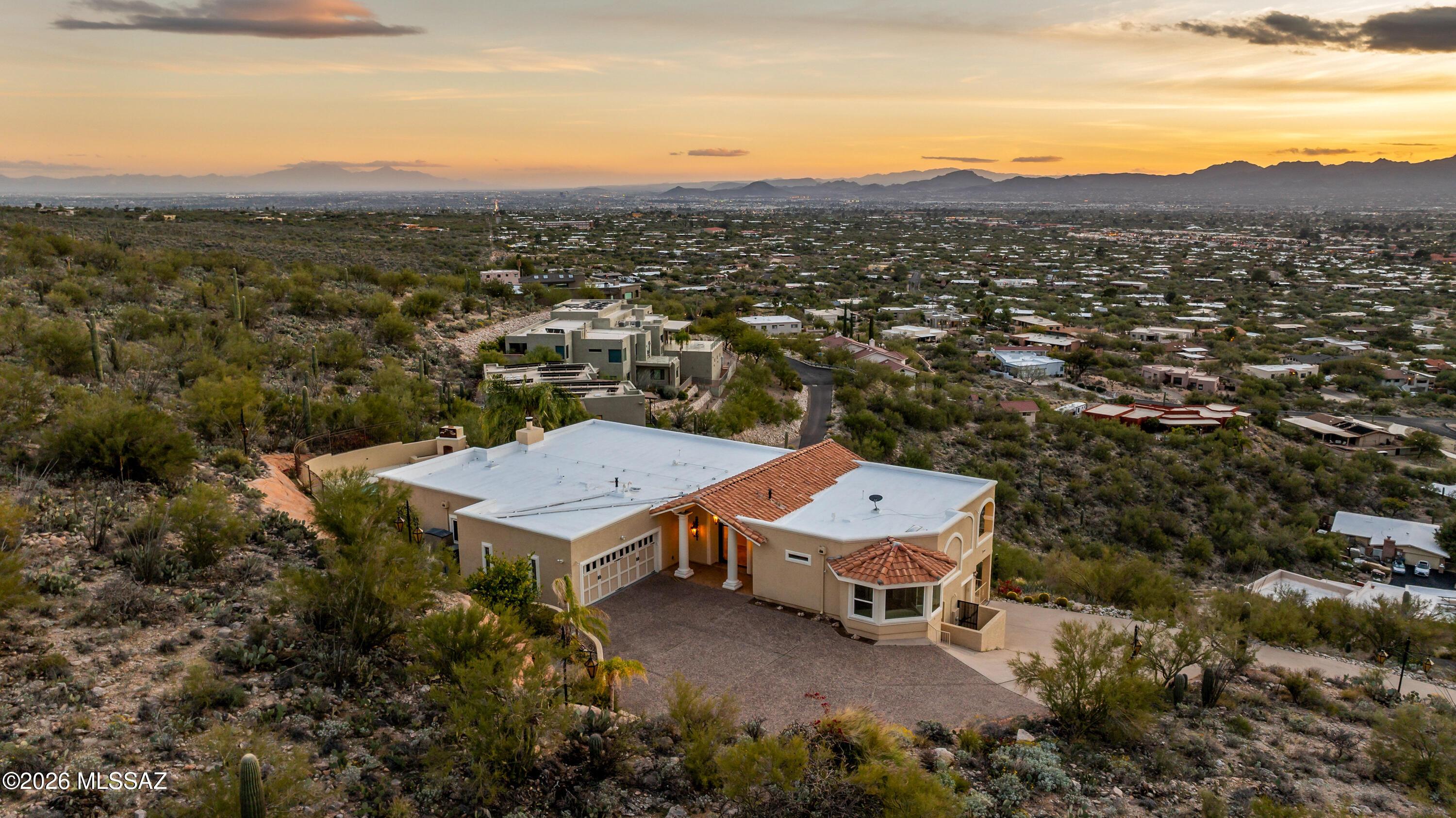 8750 N Glenhurst Place