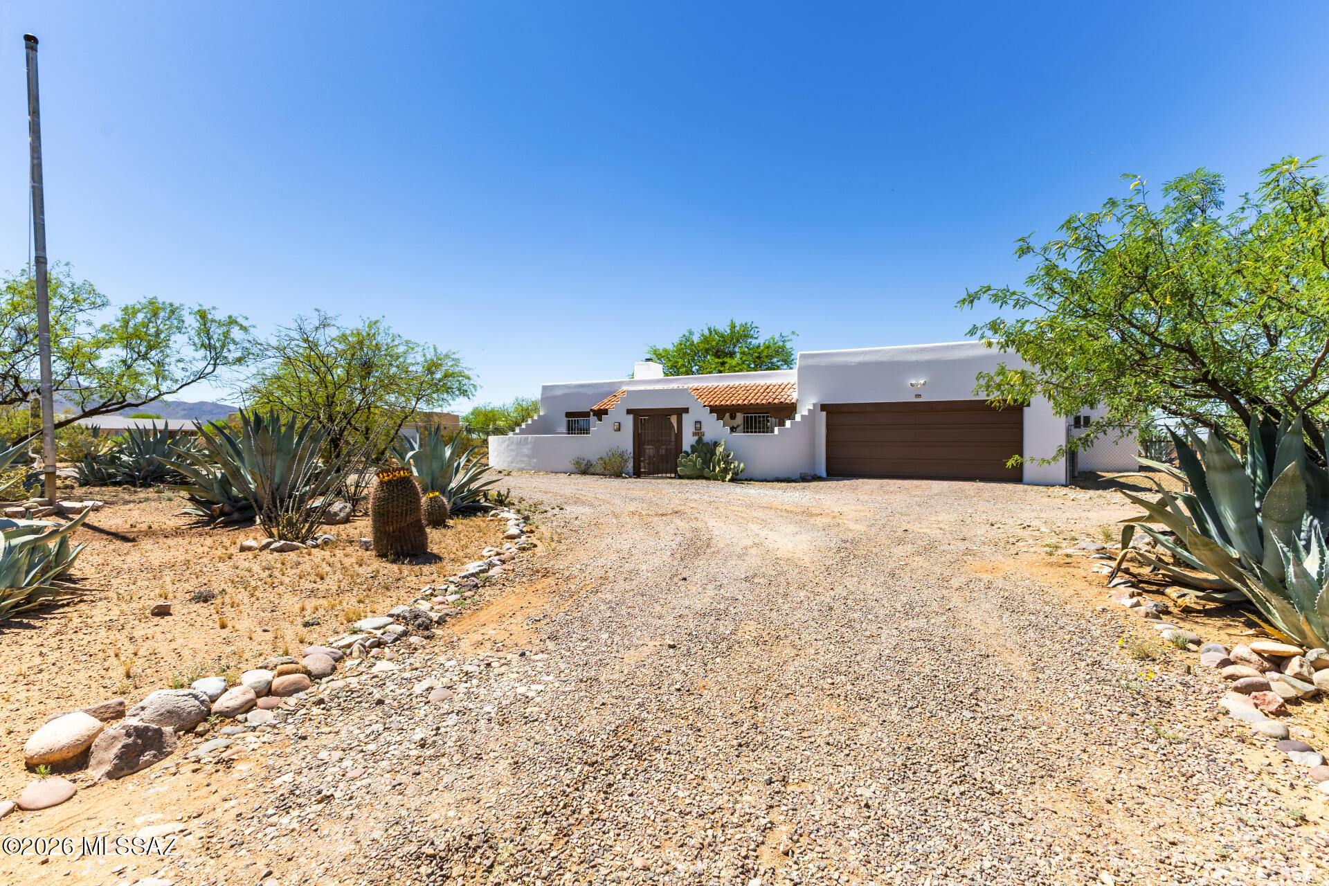 981 N Calle Rinconado