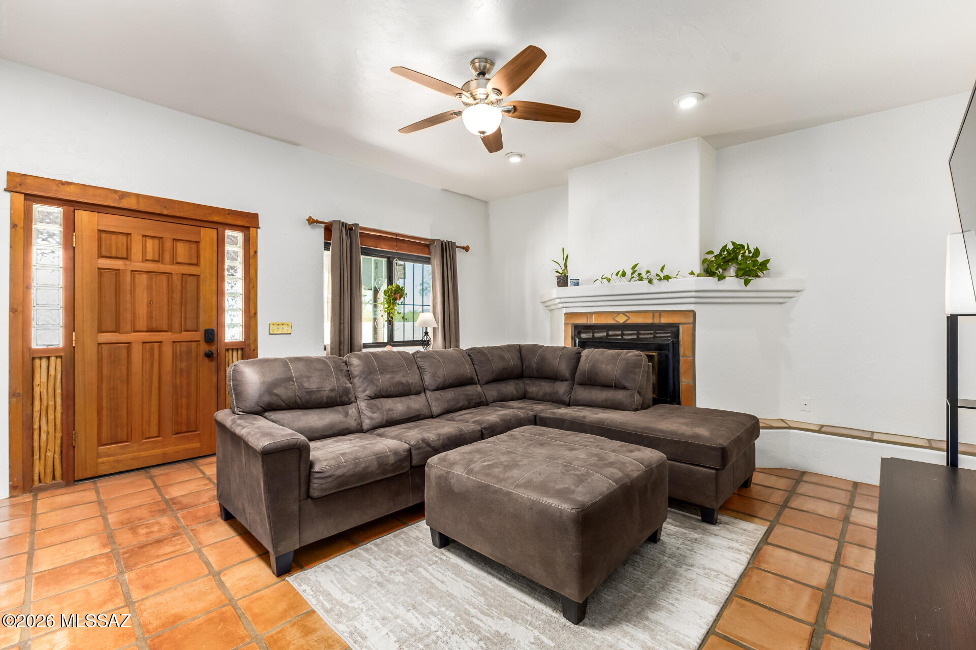 981 N Calle Rinconado