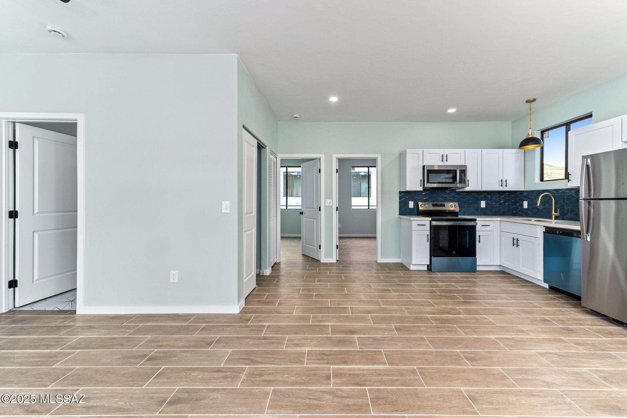 1671 S San Jose Drive