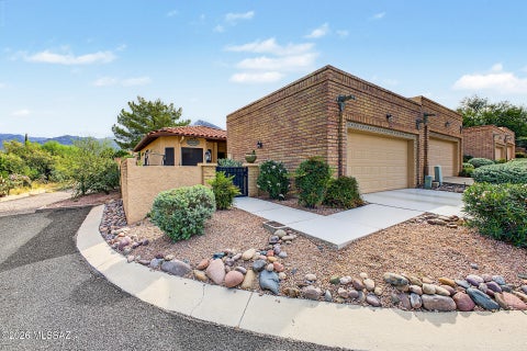 Photo of 197 E Crooked Stick Drive, Tucson, AZ 85737 (MLS # 22625895)