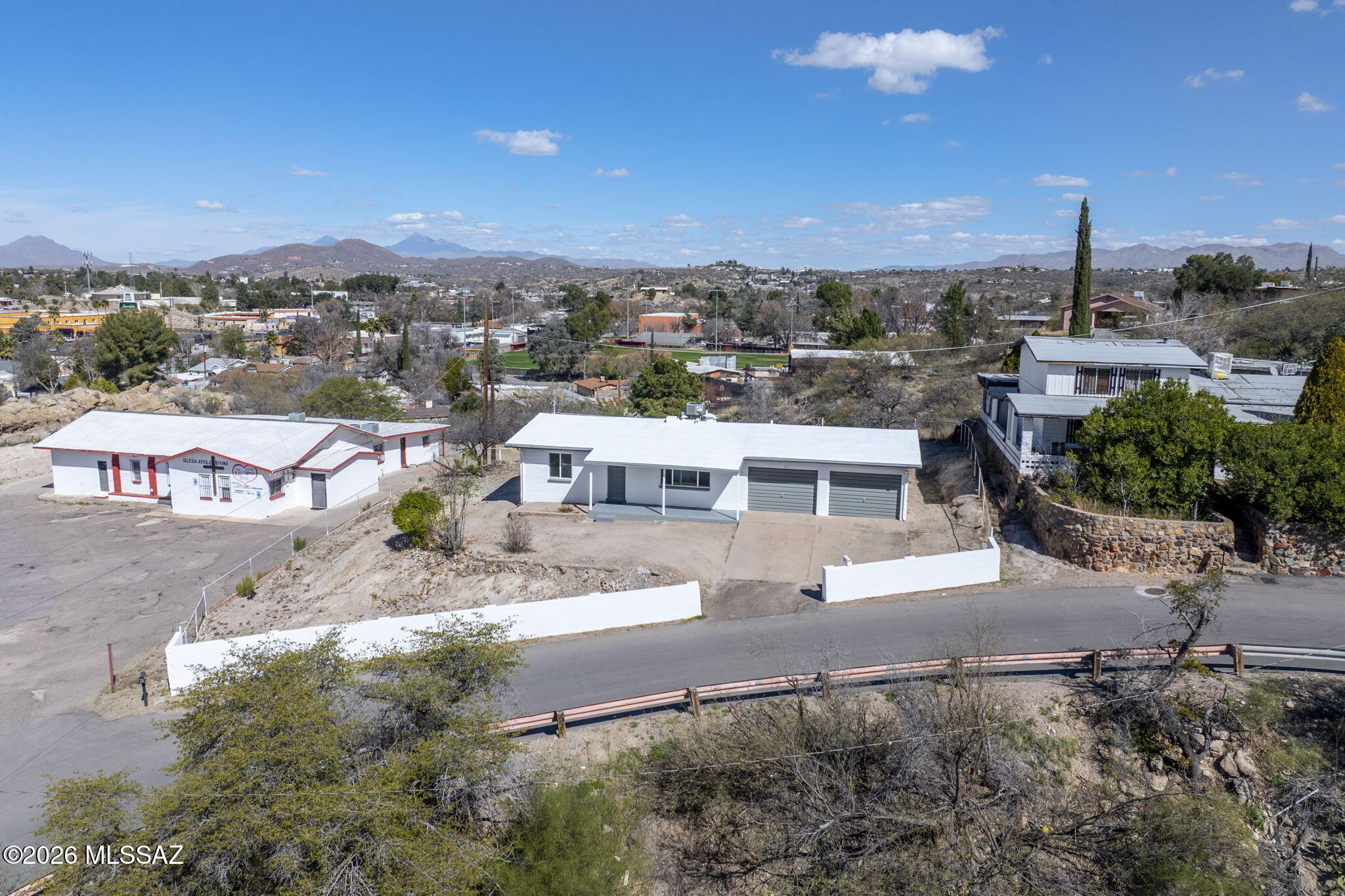 Lomas De Encinos - Residential