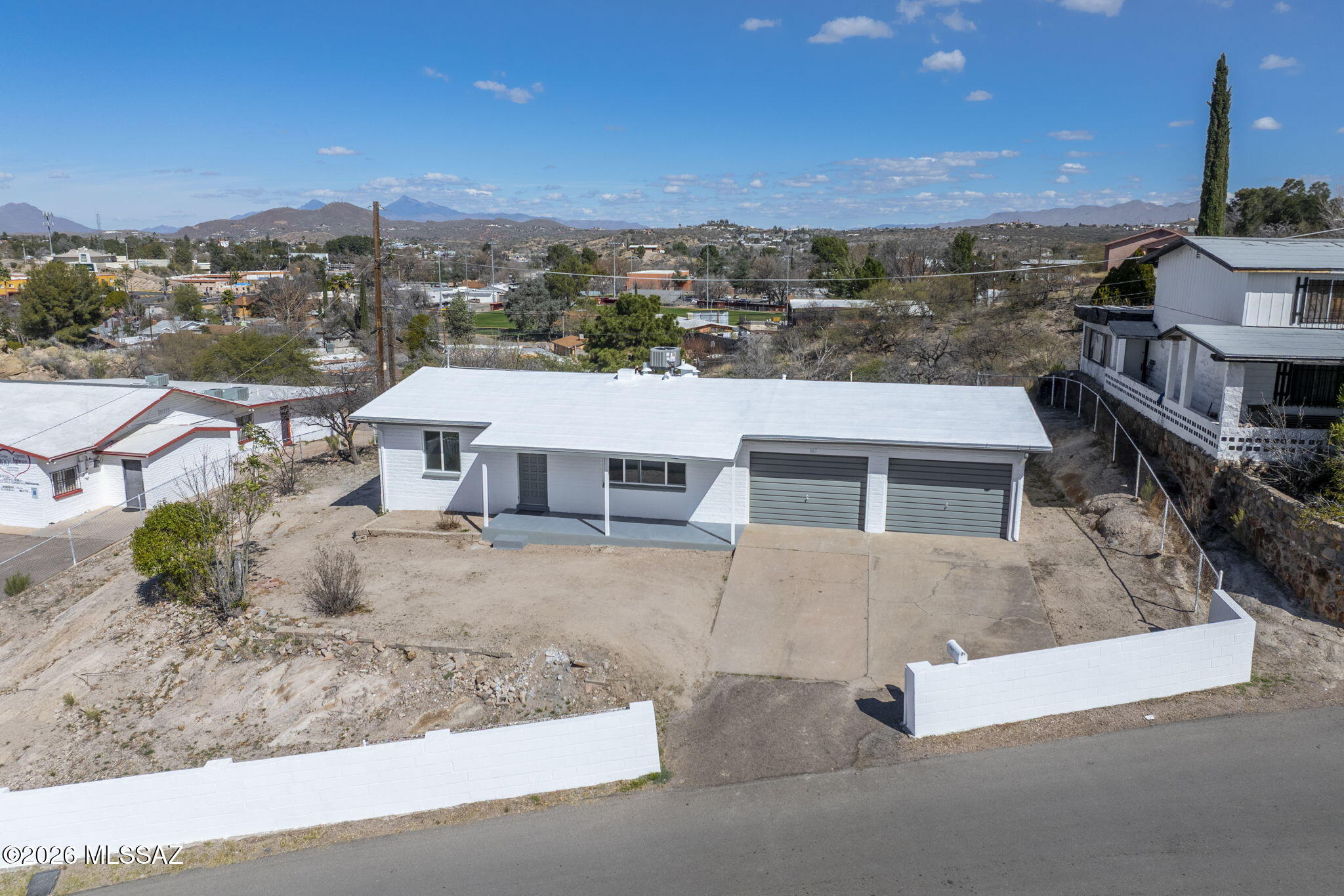 Lomas De Encinos - Residential