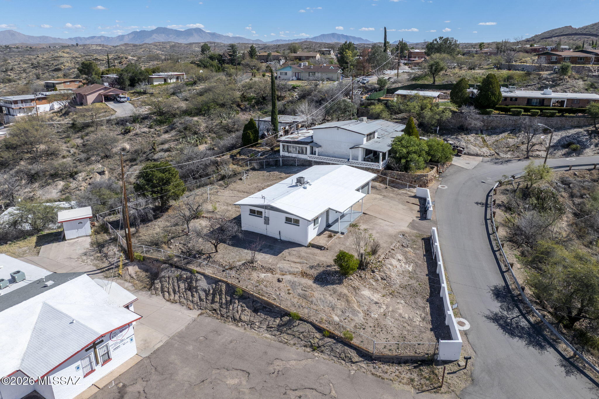 Lomas De Encinos - Residential