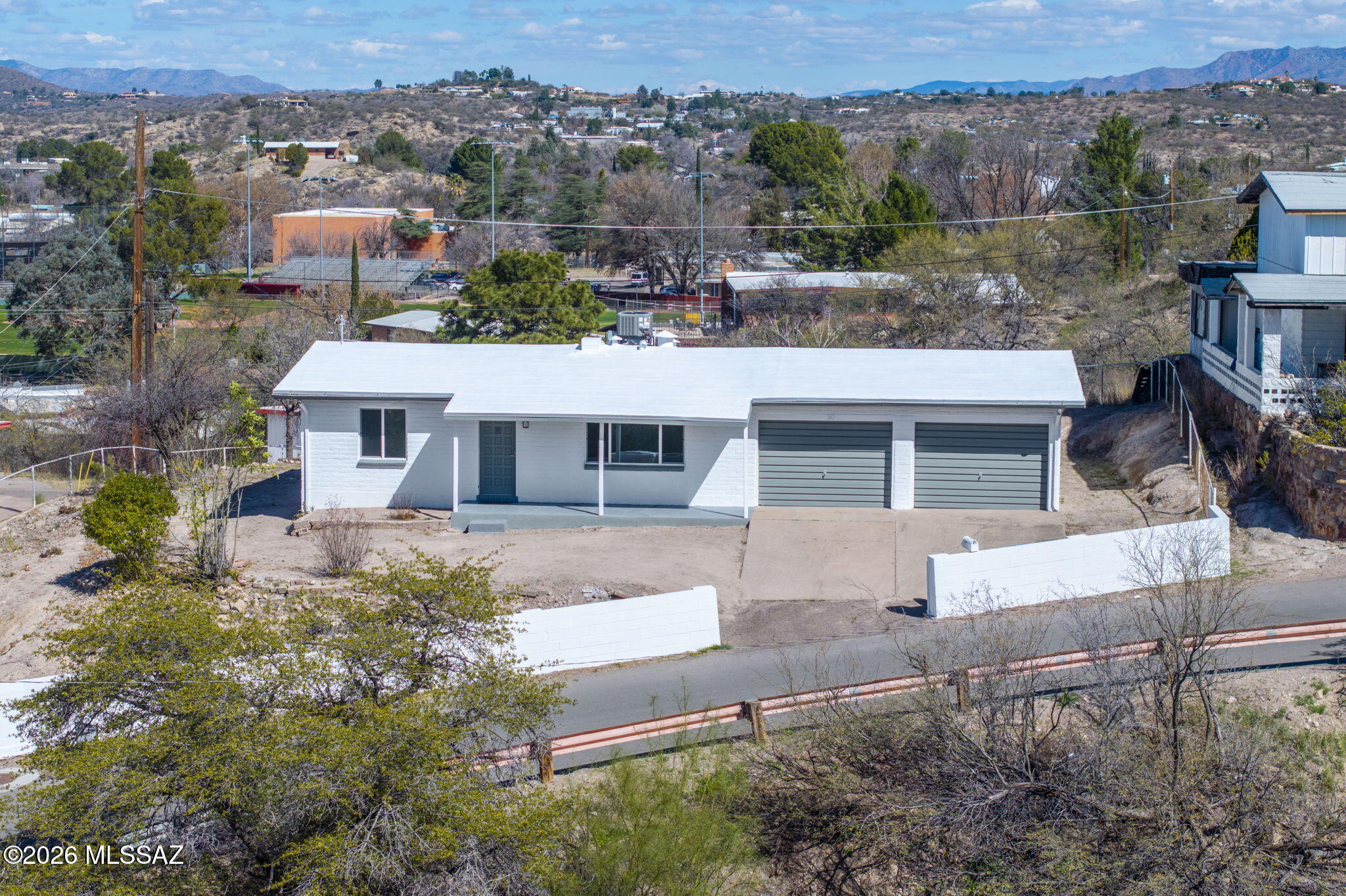 Lomas De Encinos - Residential