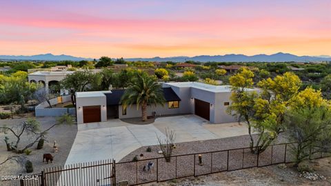 Photo of 12490 N La CaÃ±ada Drive, Oro Valley, AZ 85755 (MLS # 22609507)