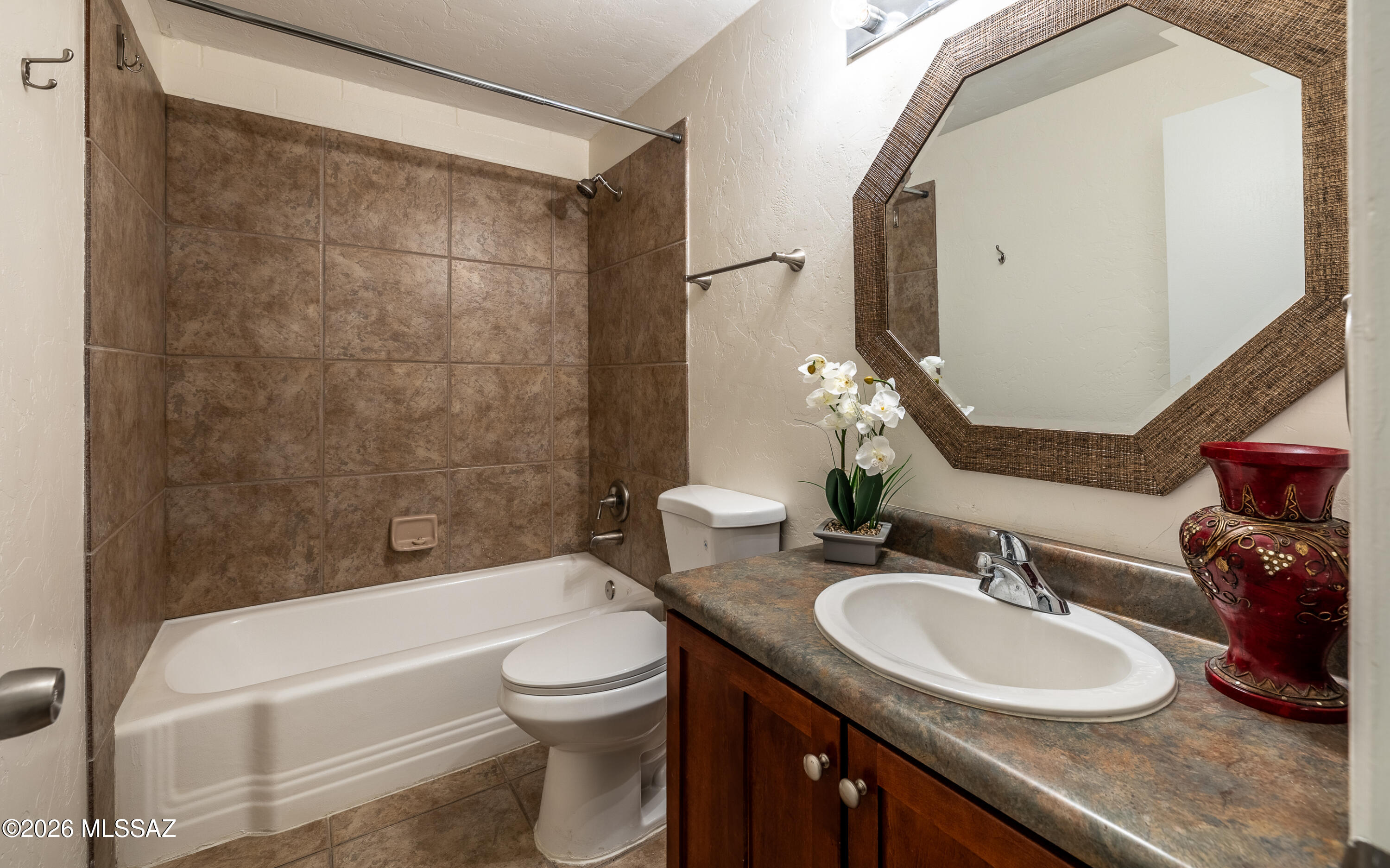 Royal Alvernon Condos. - Residential