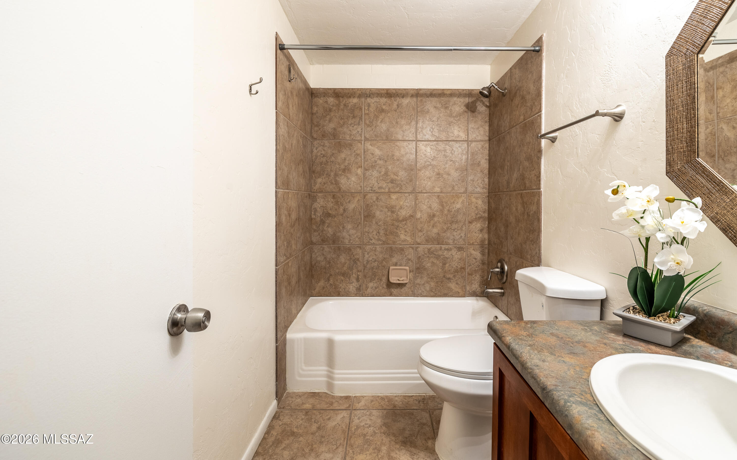 Royal Alvernon Condos. - Residential
