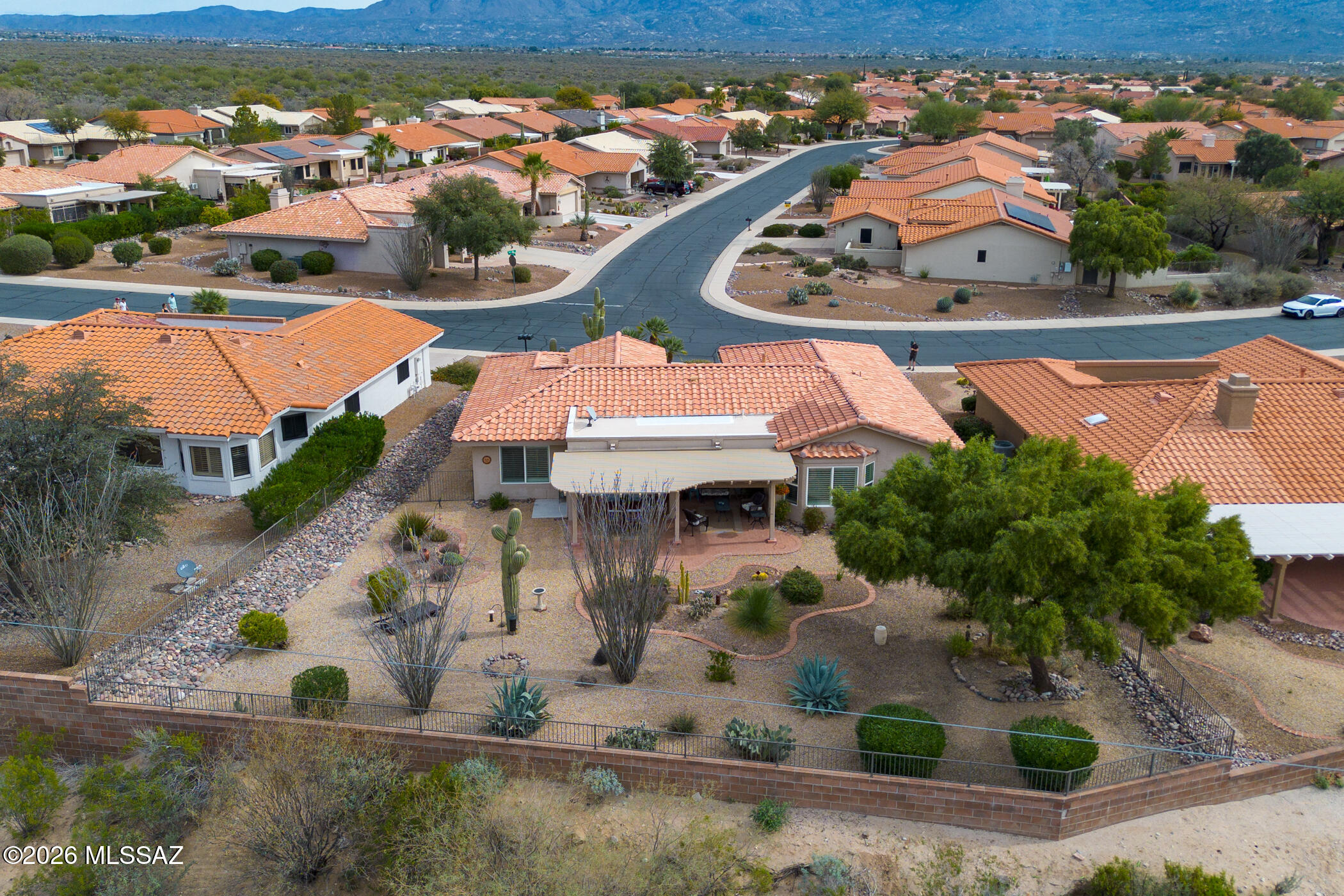 814 E Desert Glen Drive