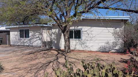 Photo of 25 E Los Reales Road, Tucson, AZ 85756 (MLS # 22607488)