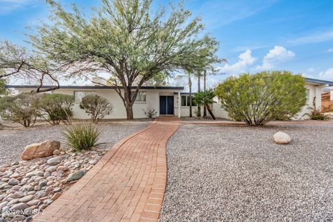 Photo of 7672 E Sabino Vista Drive, Tucson, AZ 85750 (MLS # 22602931)