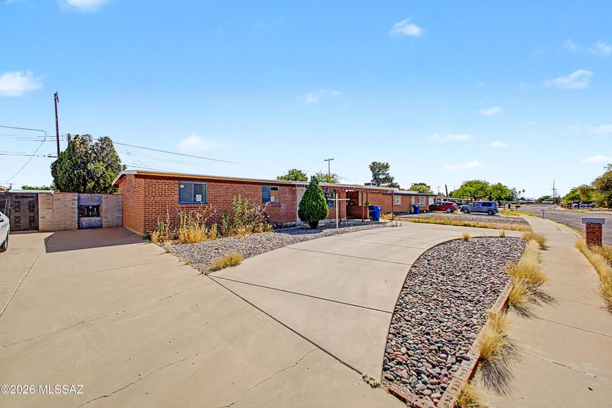 Investor Special. Great Central Location. Solid brick home, 1433 square feet, 3 bedrooms, (can easily be converted to 4 ) with 2 bathrooms. Newer AC and Roof. Spacious backyard and No HOA!
Incredible Potential, with endless opportunity. 
Owner/Agent.