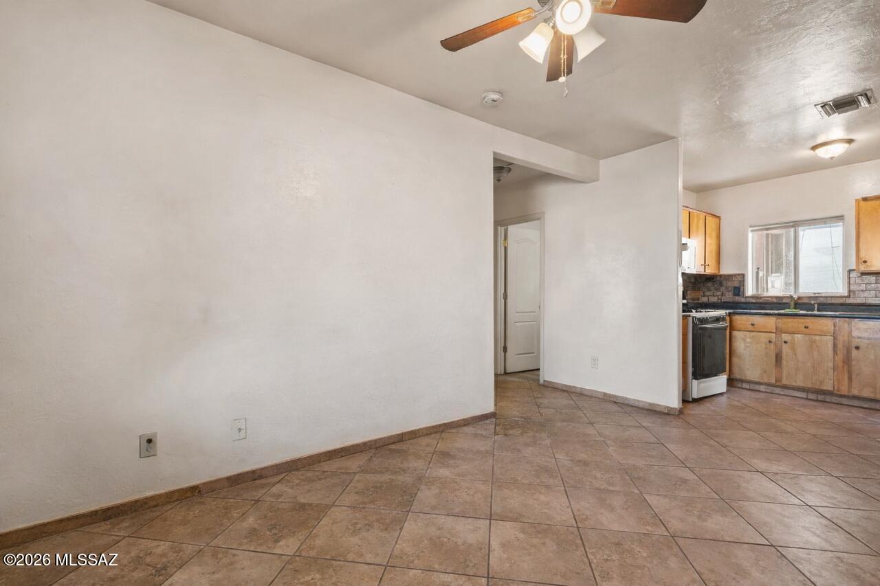 253 W Kentucky Street