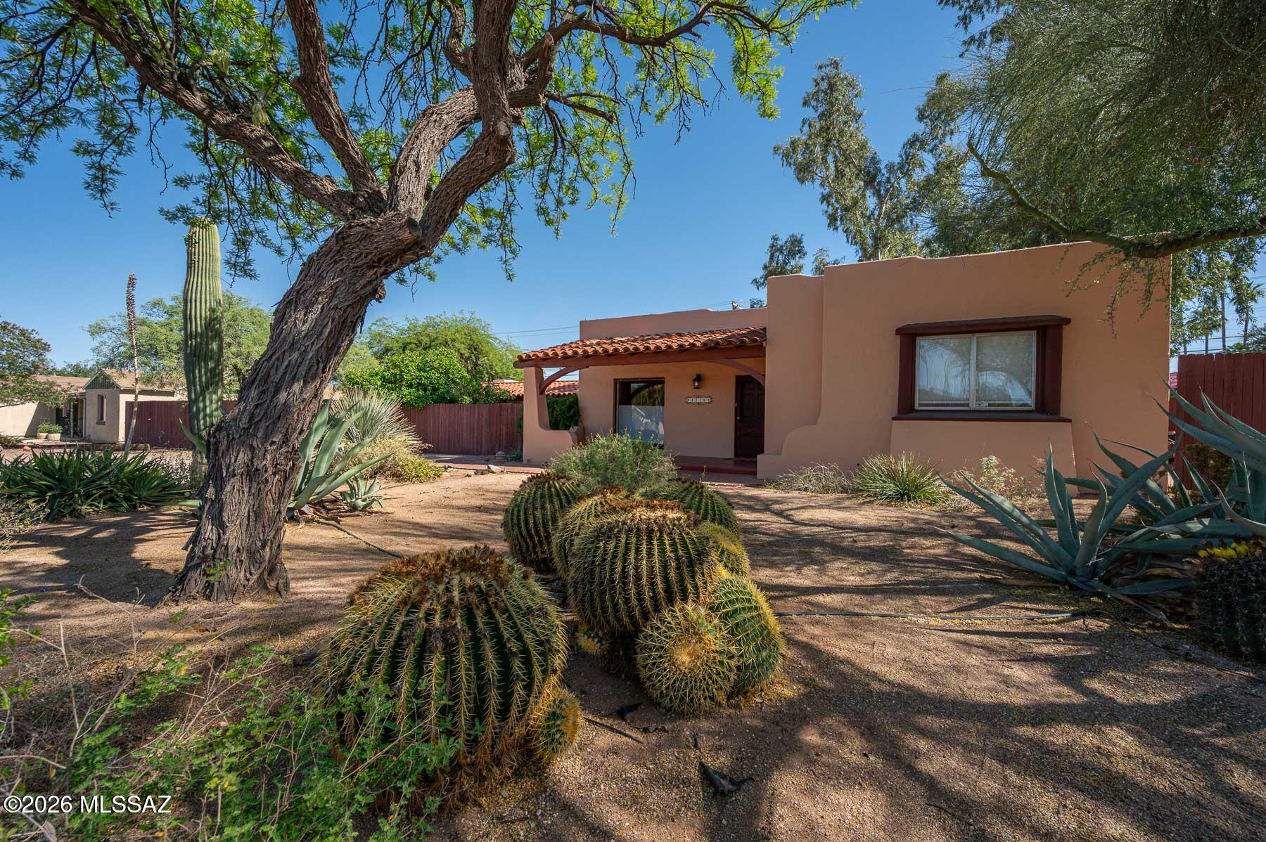 4318 E Whitman Street