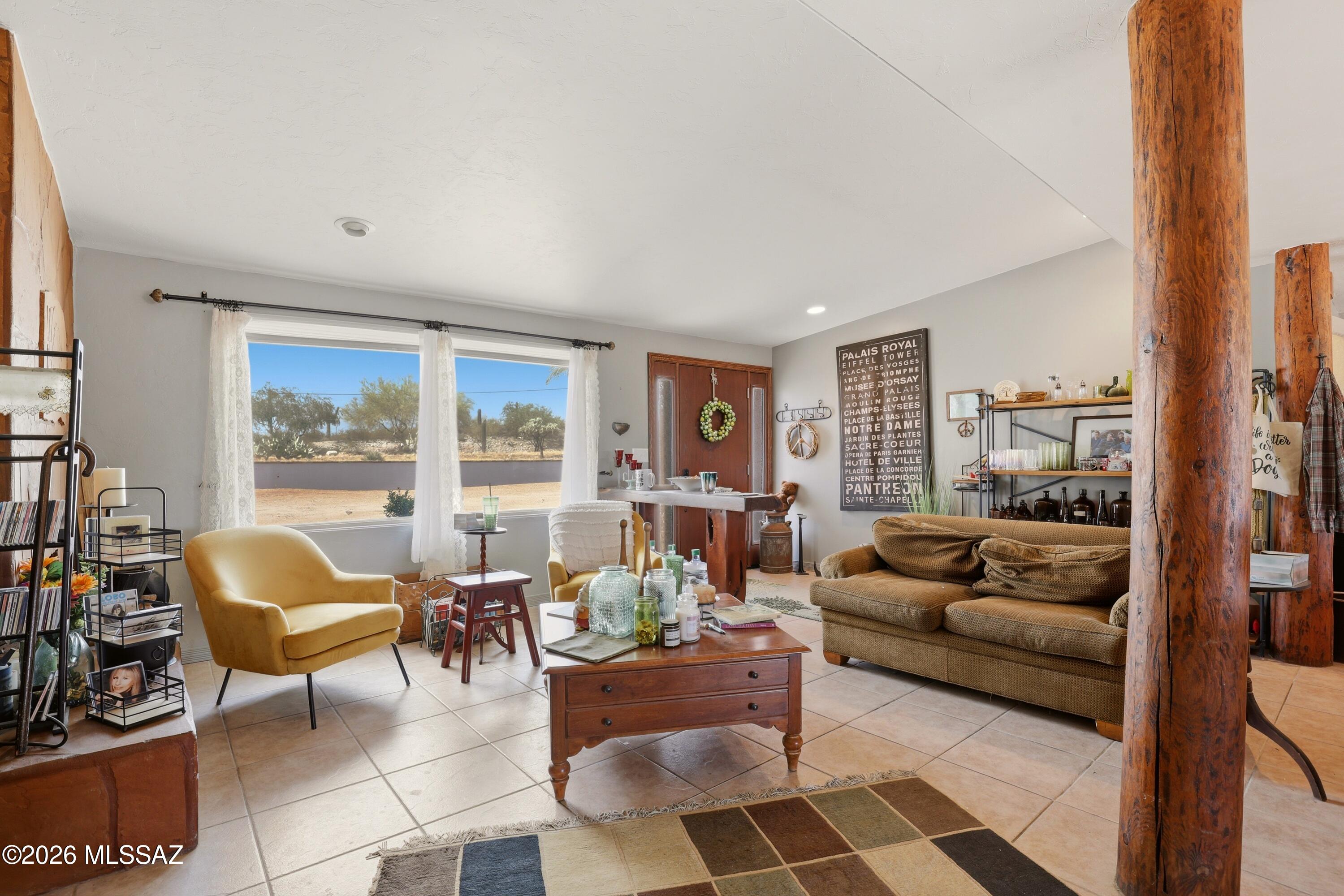 220 E Magee