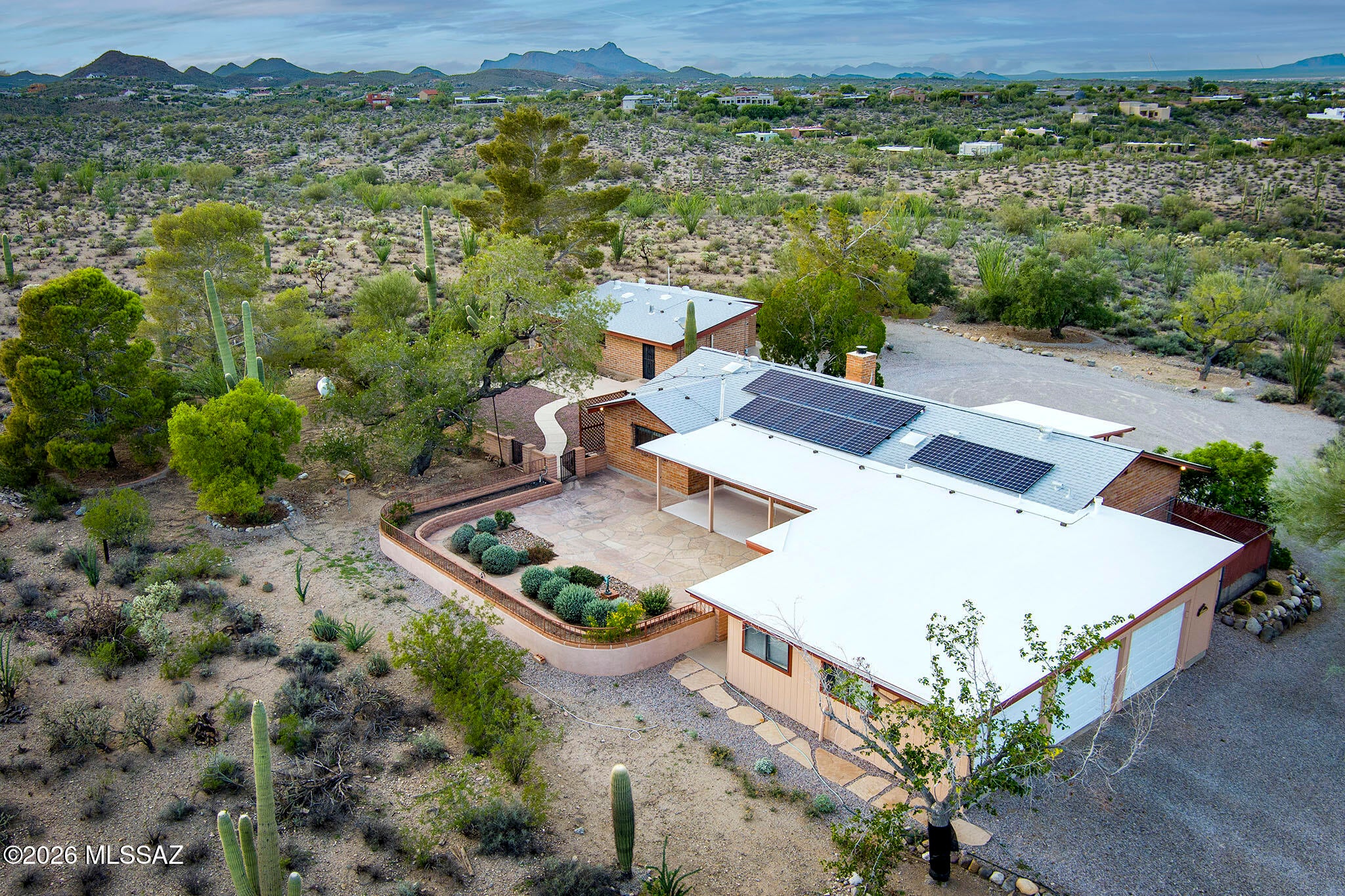 3825 N Camino De Oeste