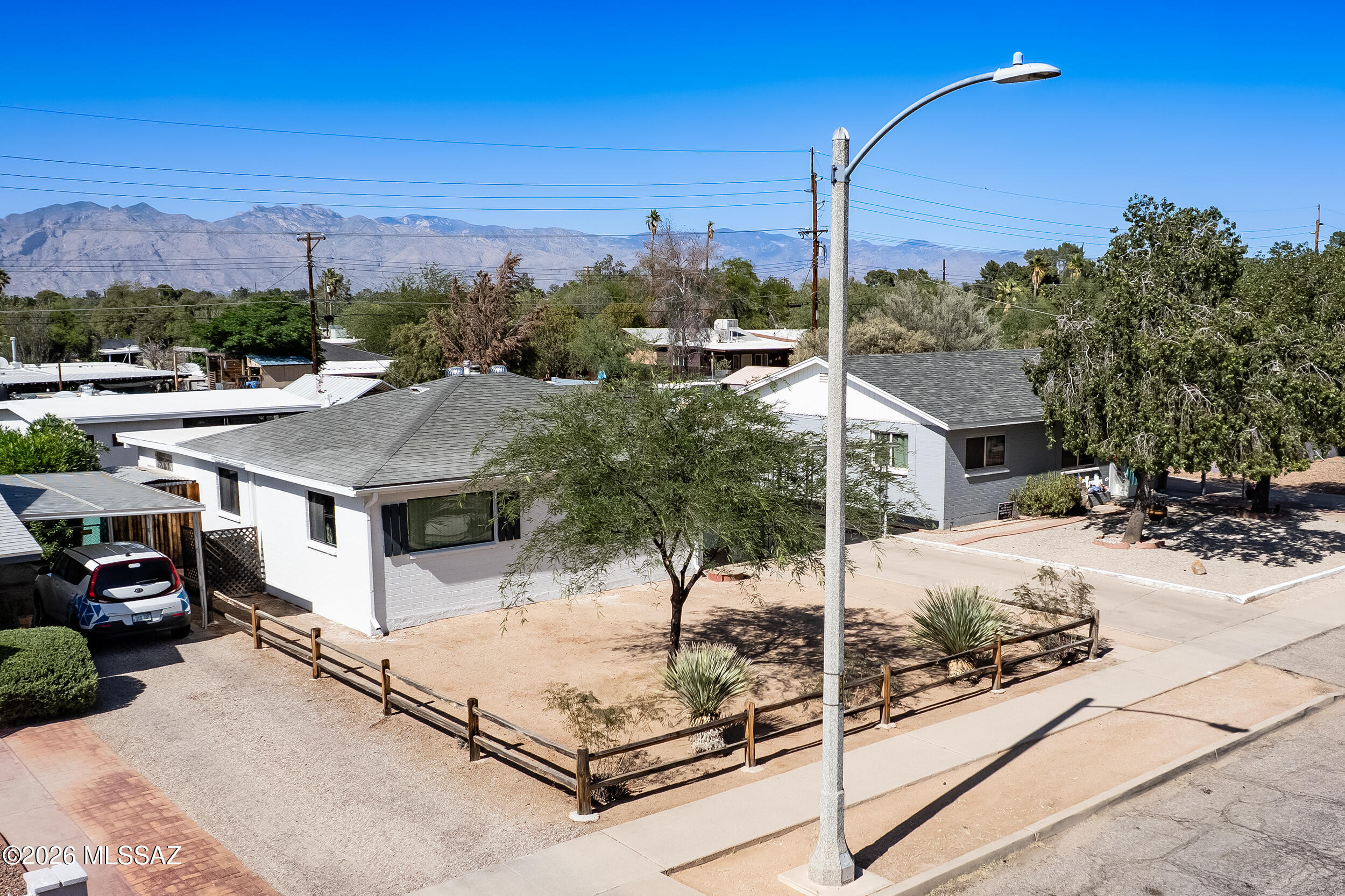 2901 E 20th