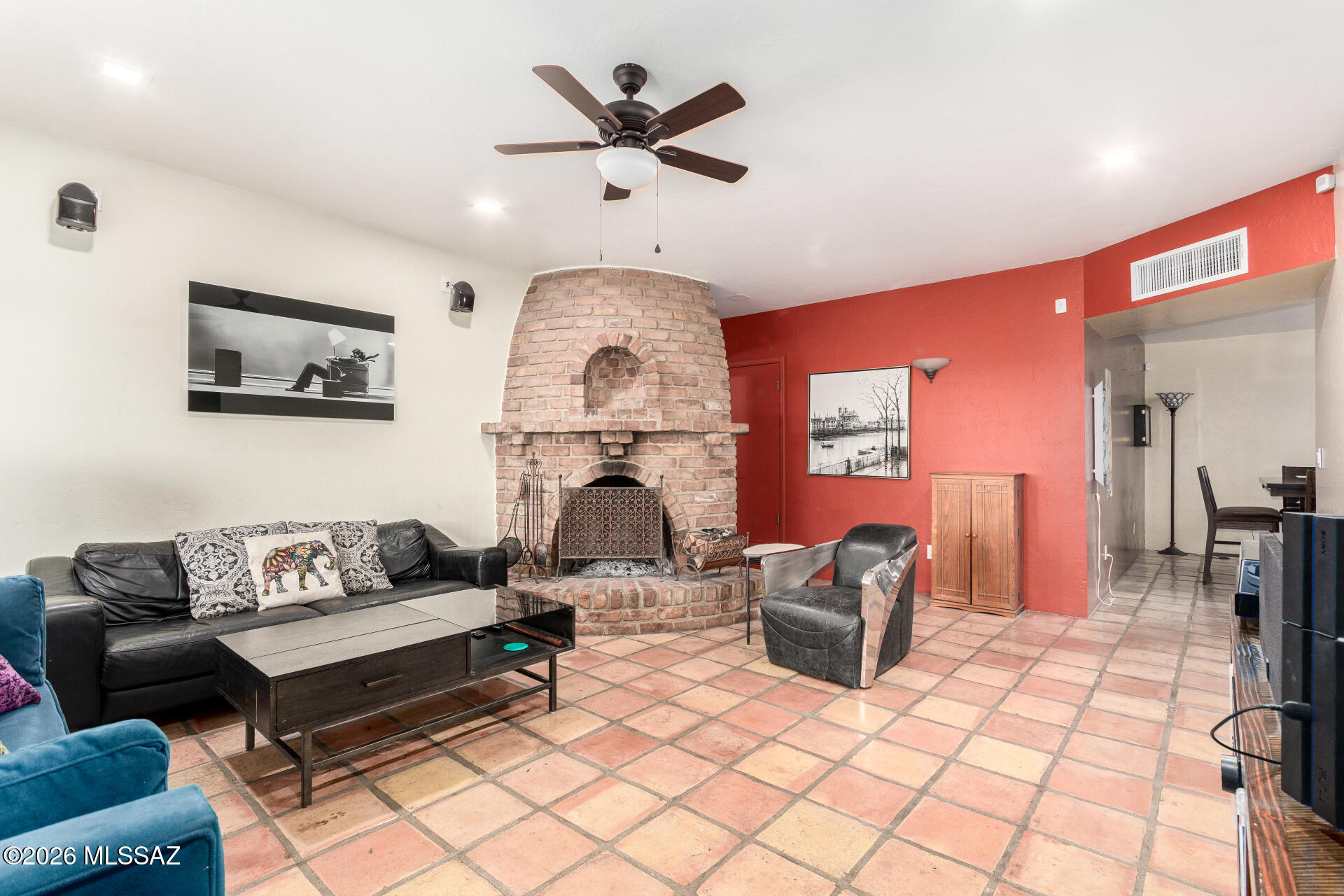 1814 N Santa Rosa Avenue