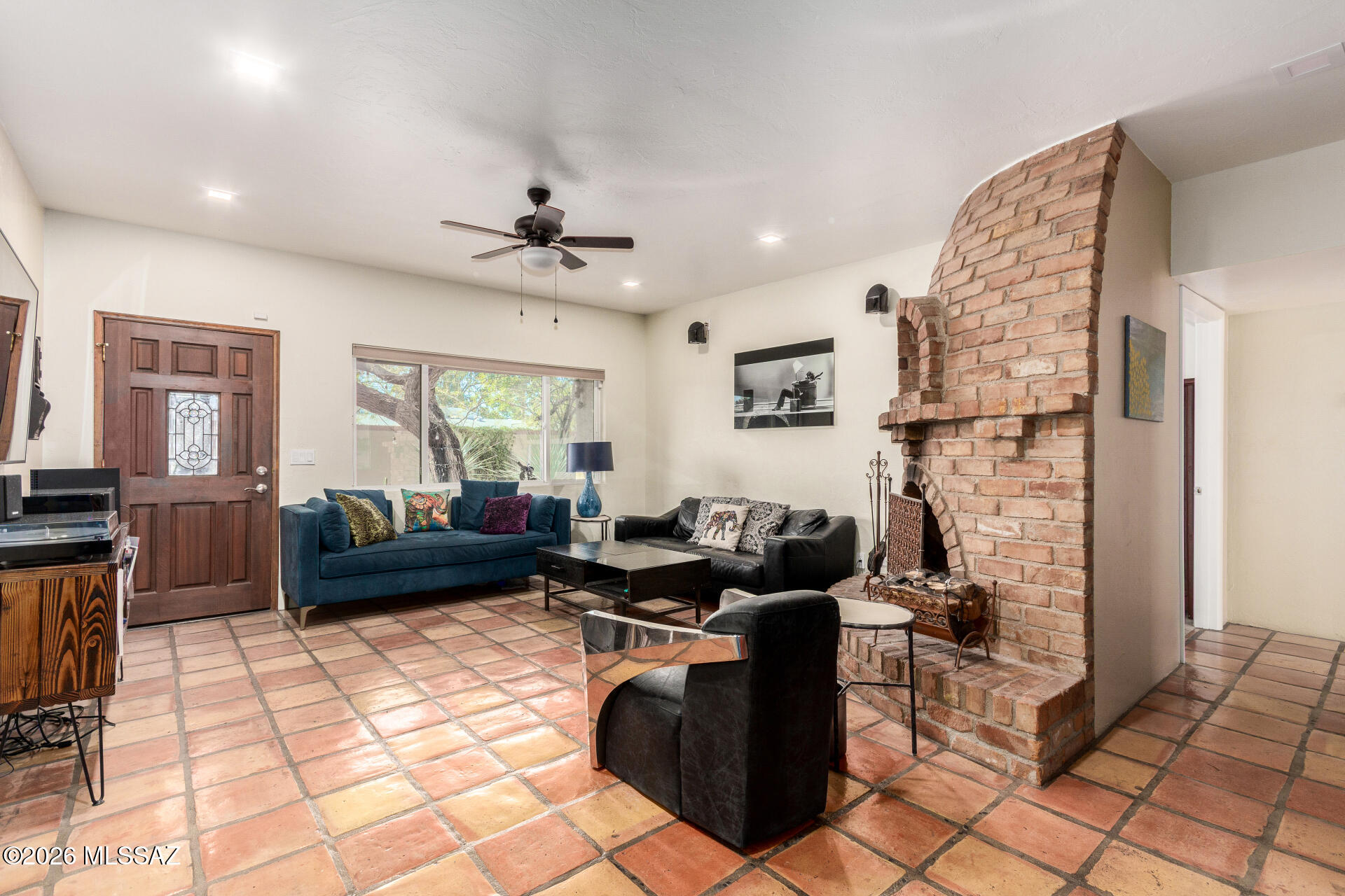 1814 N Santa Rosa Avenue