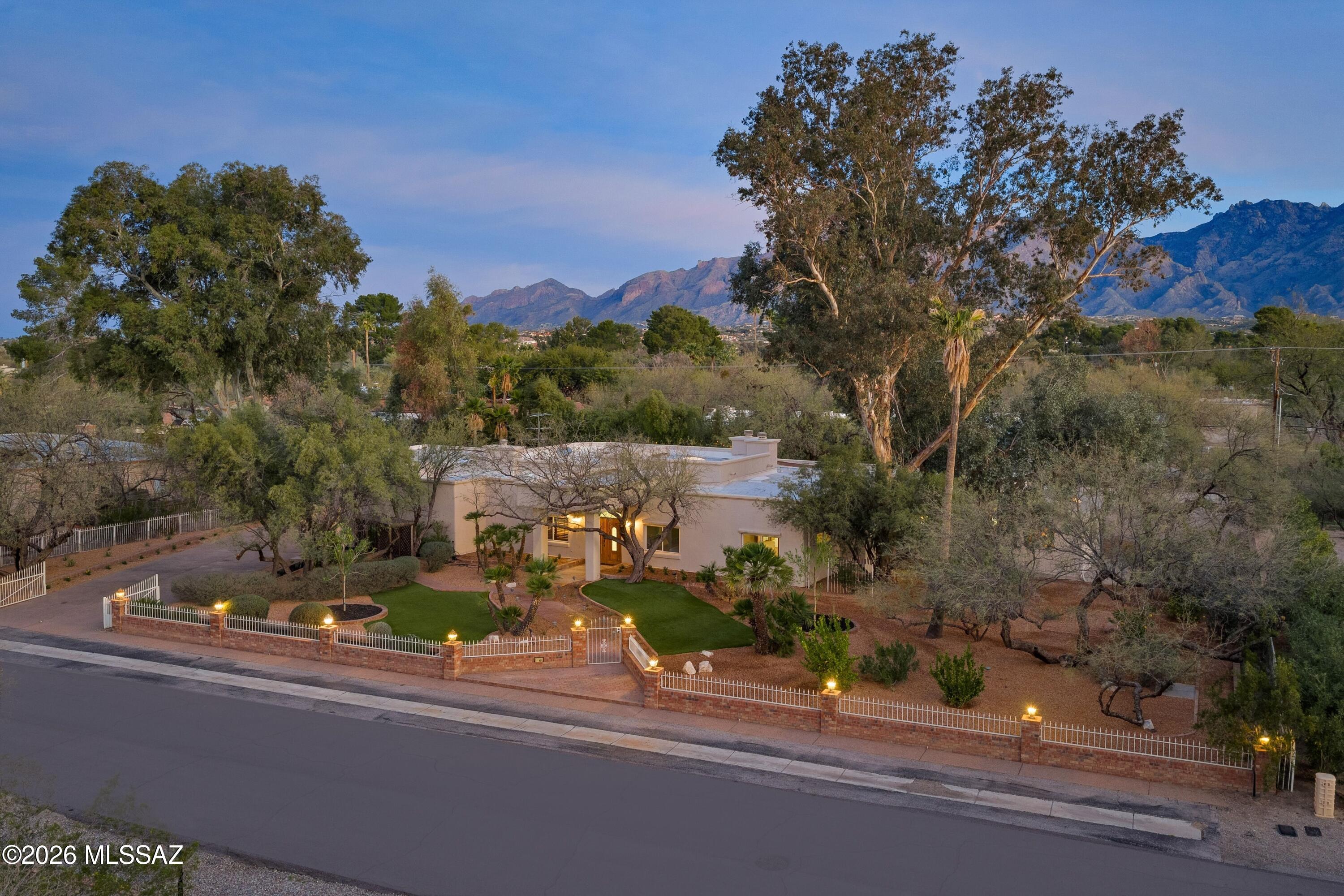 6141 E Calle Alta Vista